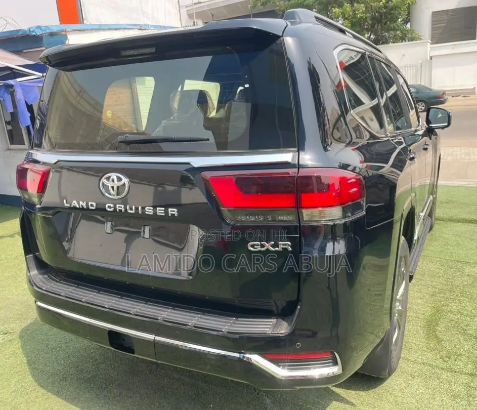 New Toyota Land Cruiser LC300 2025 Black