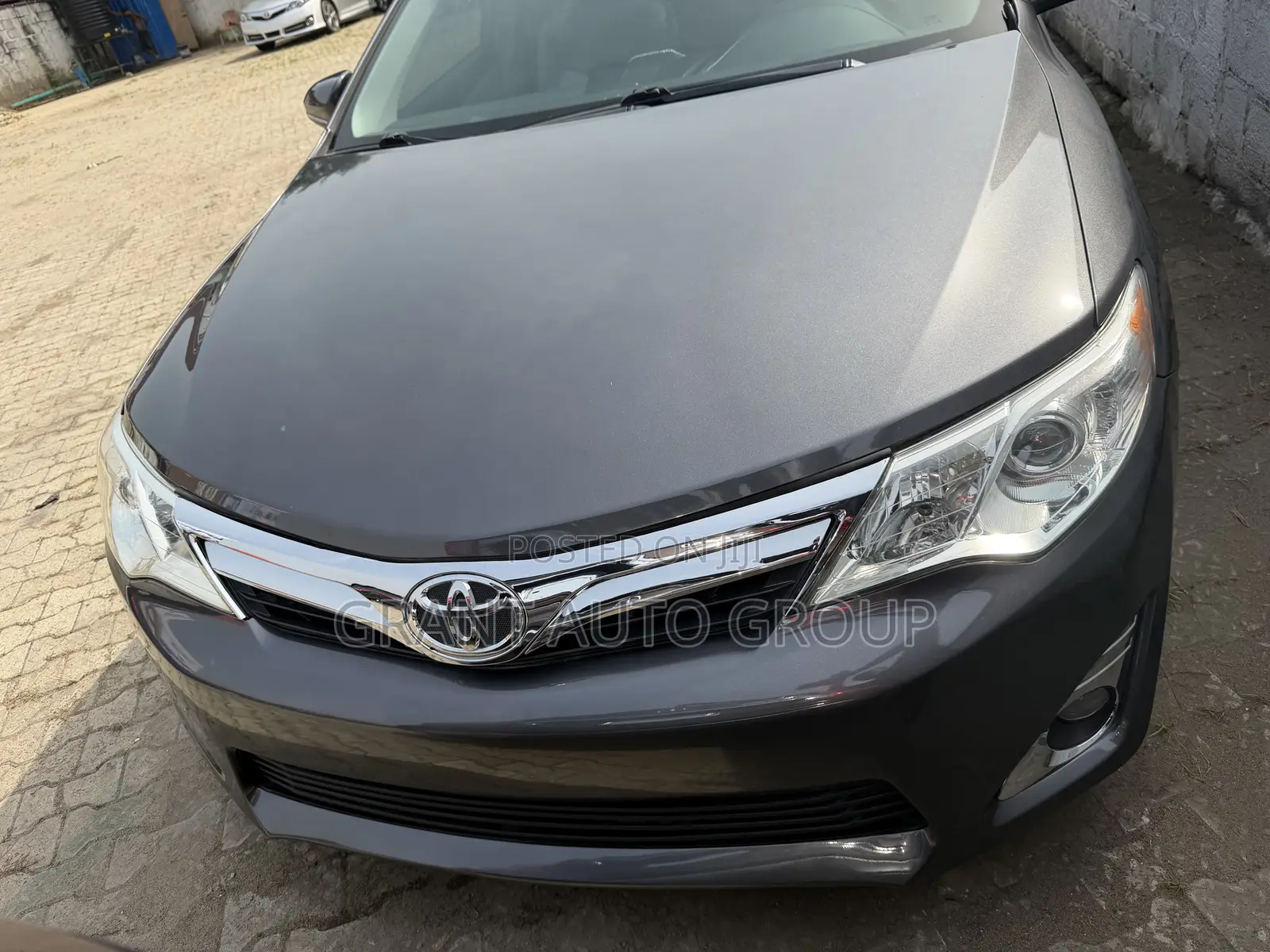 Toyota Camry XLE 4dr Sedan (2.5L 4cyl 6A) 2012 Gray
