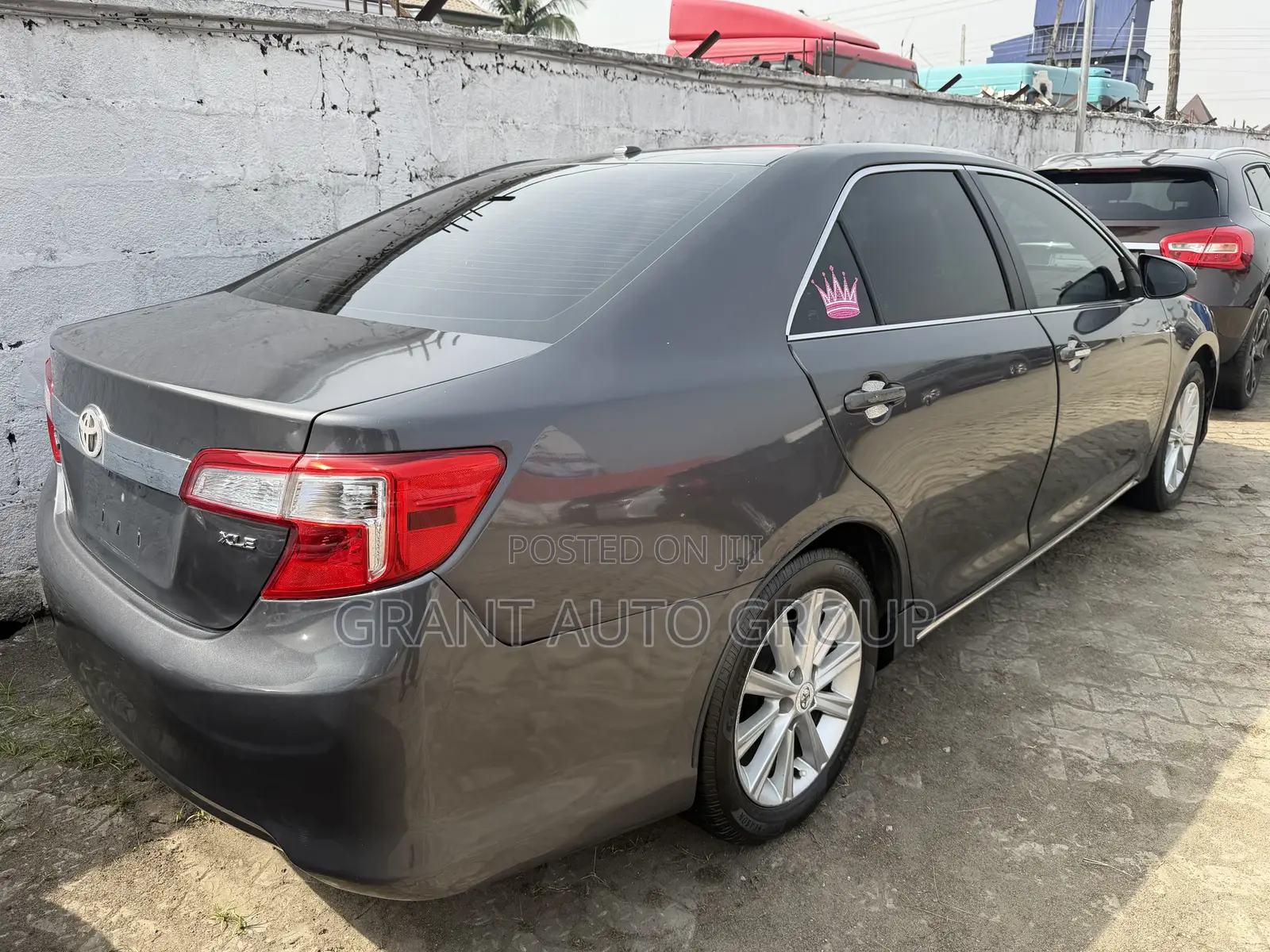 Toyota Camry XLE 4dr Sedan (2.5L 4cyl 6A) 2012 Gray