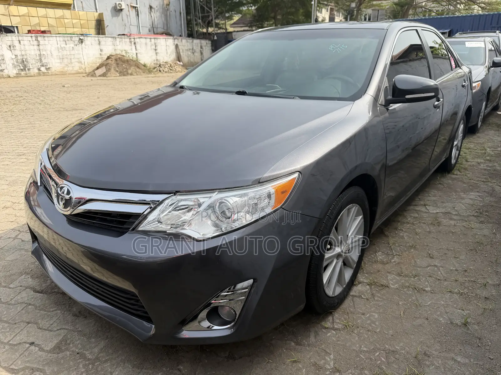 Toyota Camry XLE 4dr Sedan (2.5L 4cyl 6A) 2012 Gray