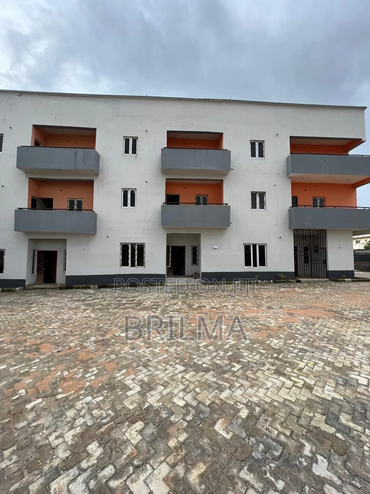 4bdrm Duplex in Gaduwa for sale