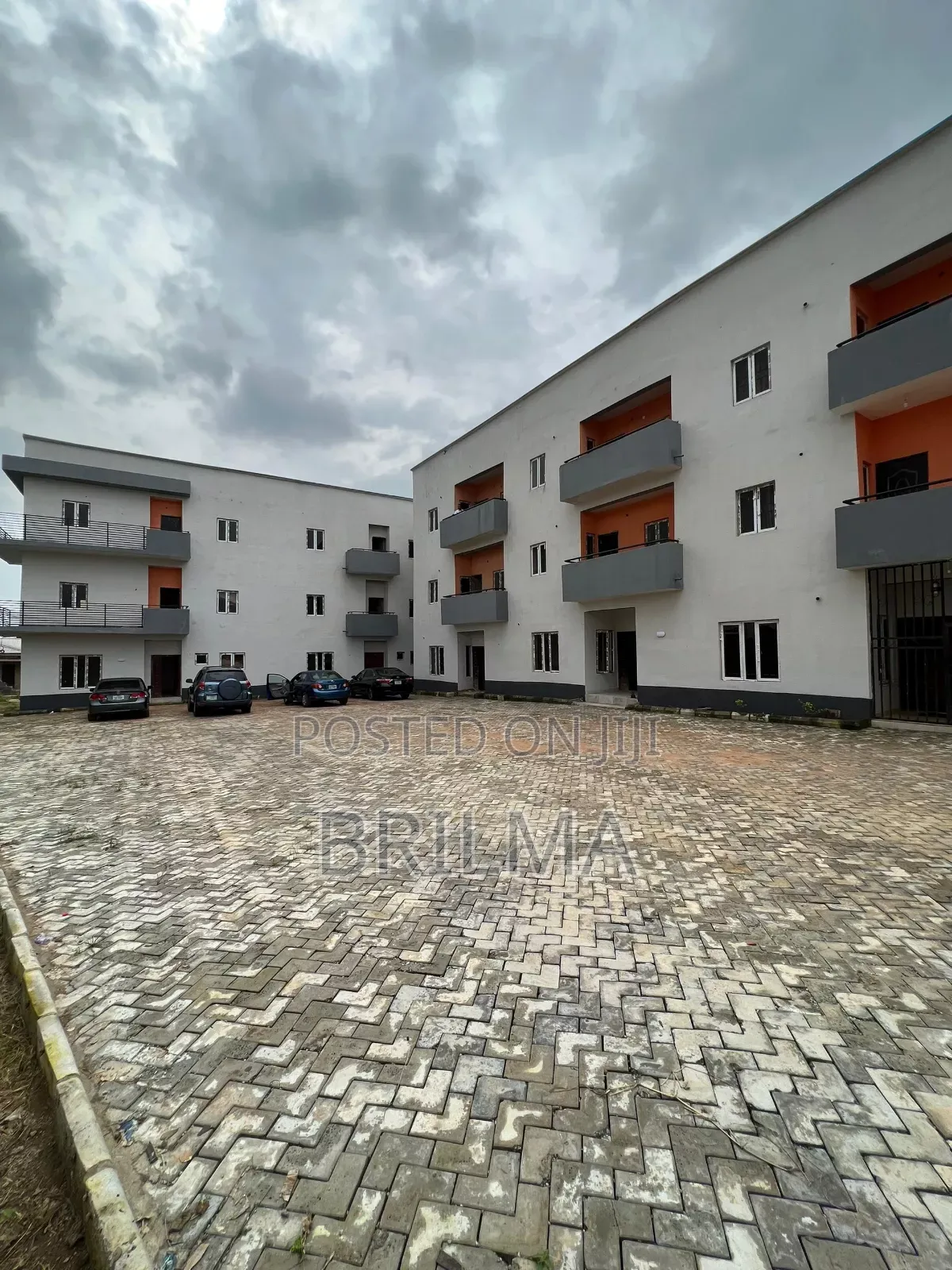 4bdrm Duplex in Gaduwa for sale