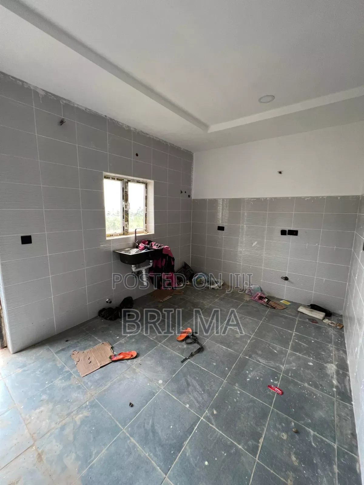 4bdrm Duplex in Gaduwa for sale