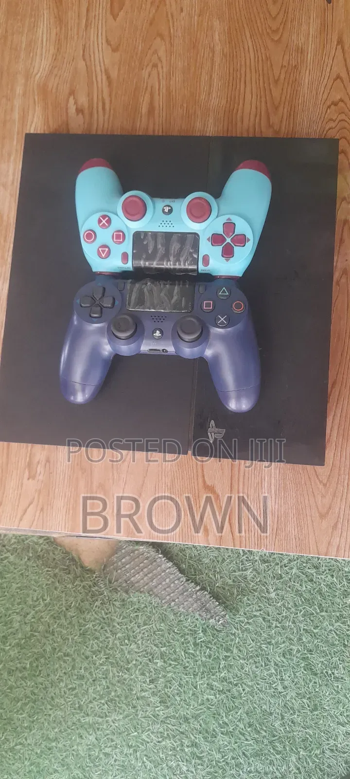 Ps4 Fat Hacked With 8 Games and 2 Pads