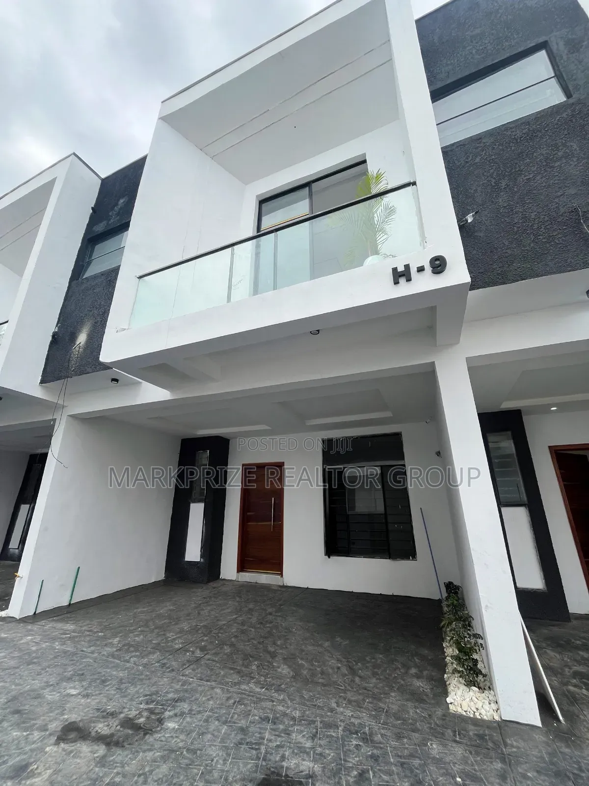 4bdrm Duplex in Ikota Gra Lekki for sale