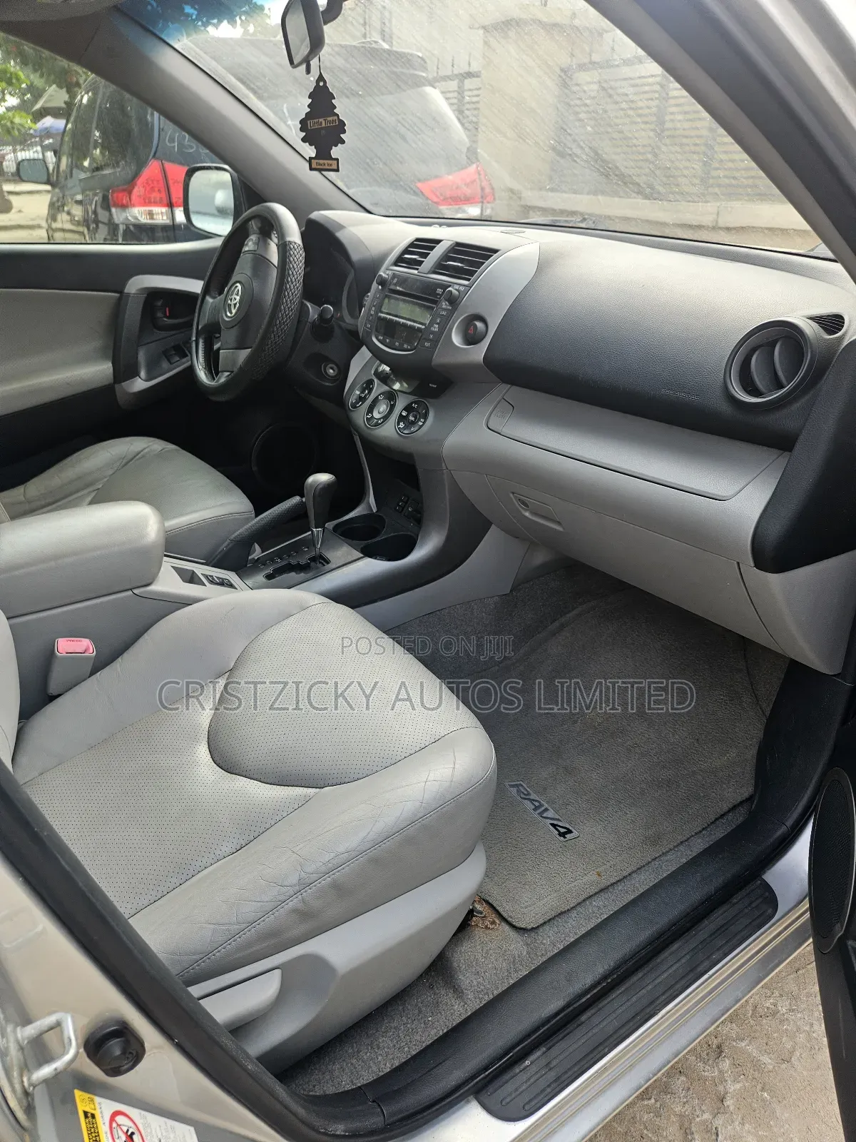 Toyota RAV4 2010 Silver