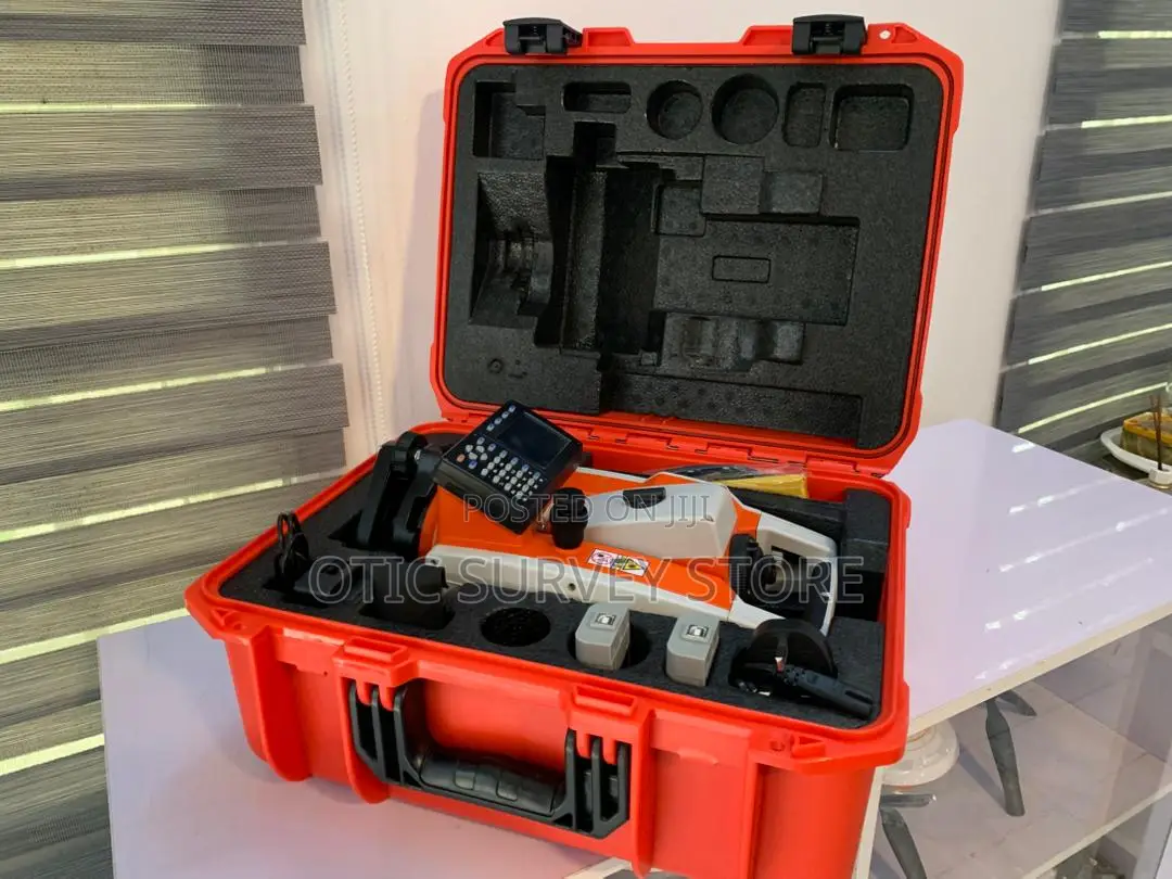 Comnav Tsc200 Total Station for Angle, Distance and Coordinate Measure