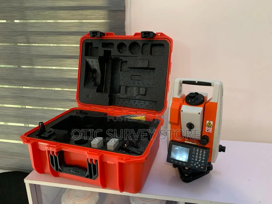 Comnav Tsc200 Total Station for Angle, Distance and Coordinate Measure