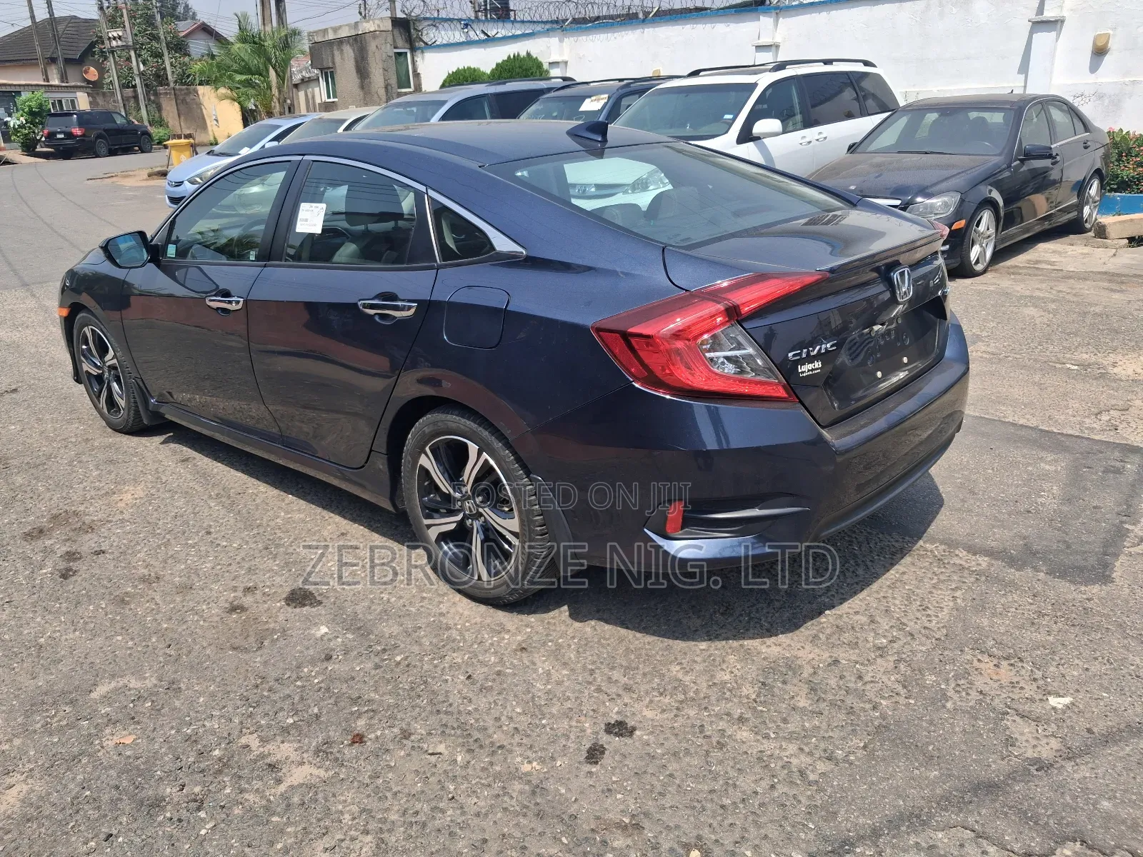 Honda Civic LX 4dr Sedan (2.0L 4cyl) 2017 Gray