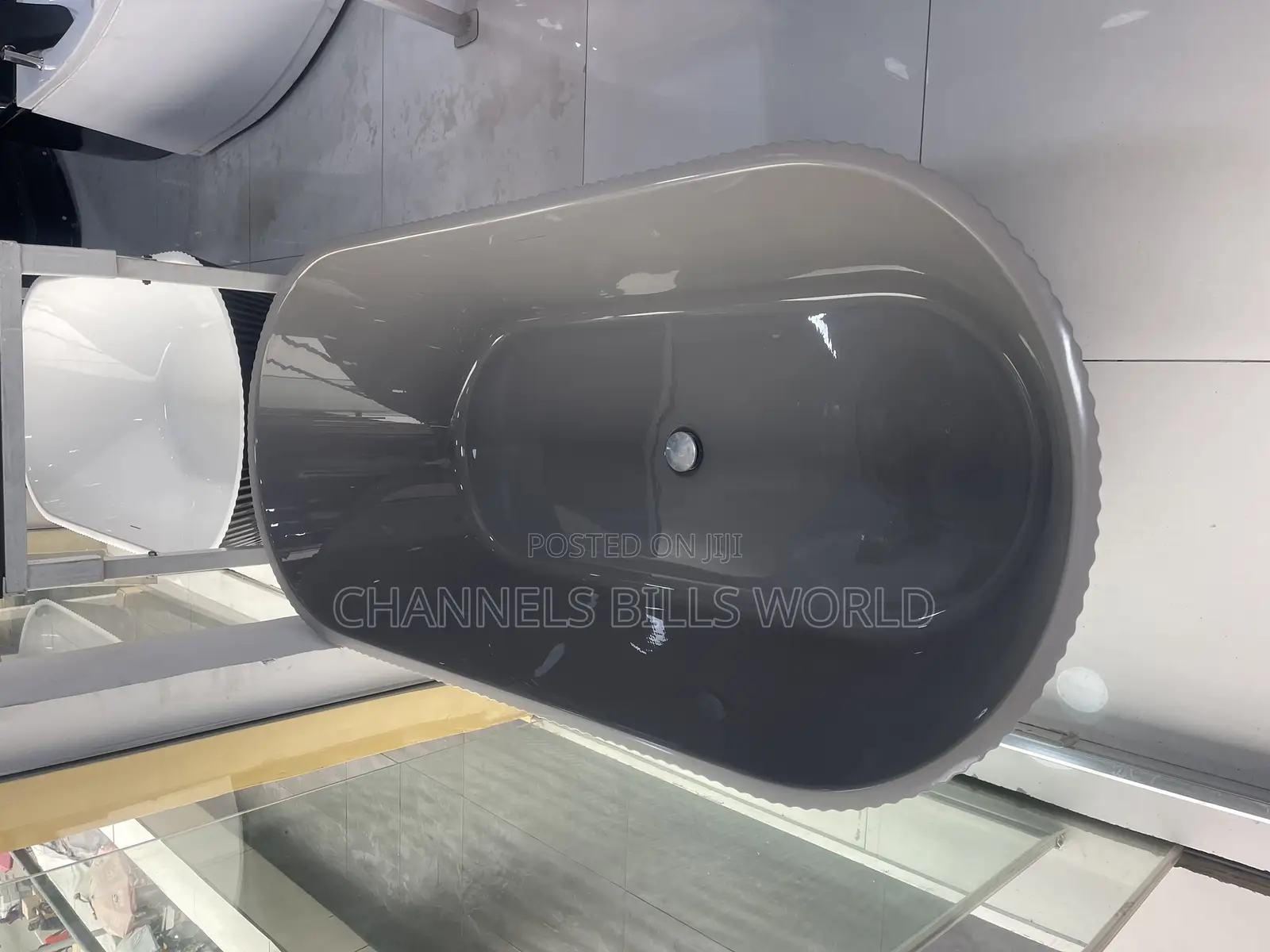 Maat Black Bathtub