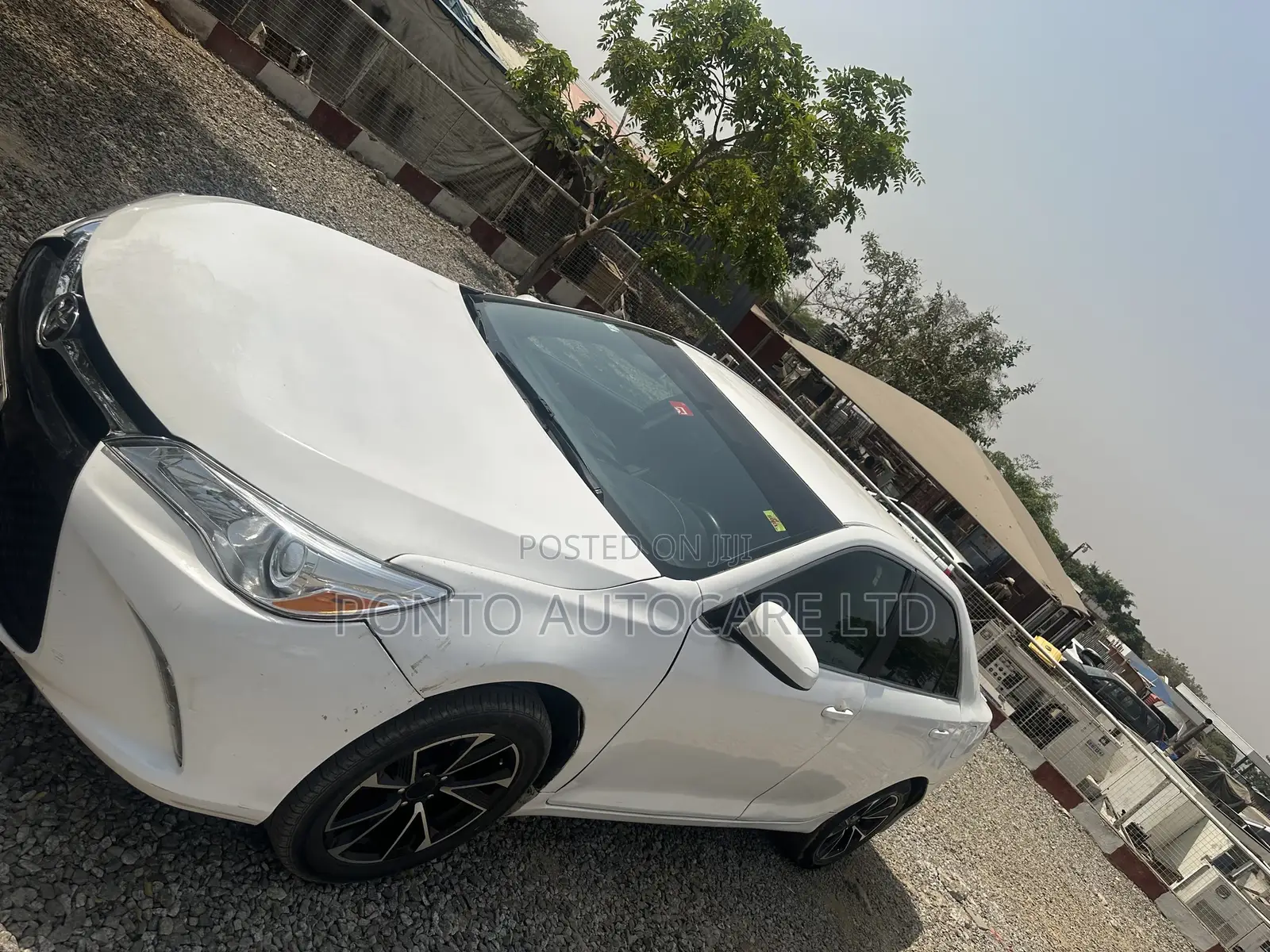 Toyota Camry LE 4dr Sedan (2.5L 4cyl 6A) 2015 White