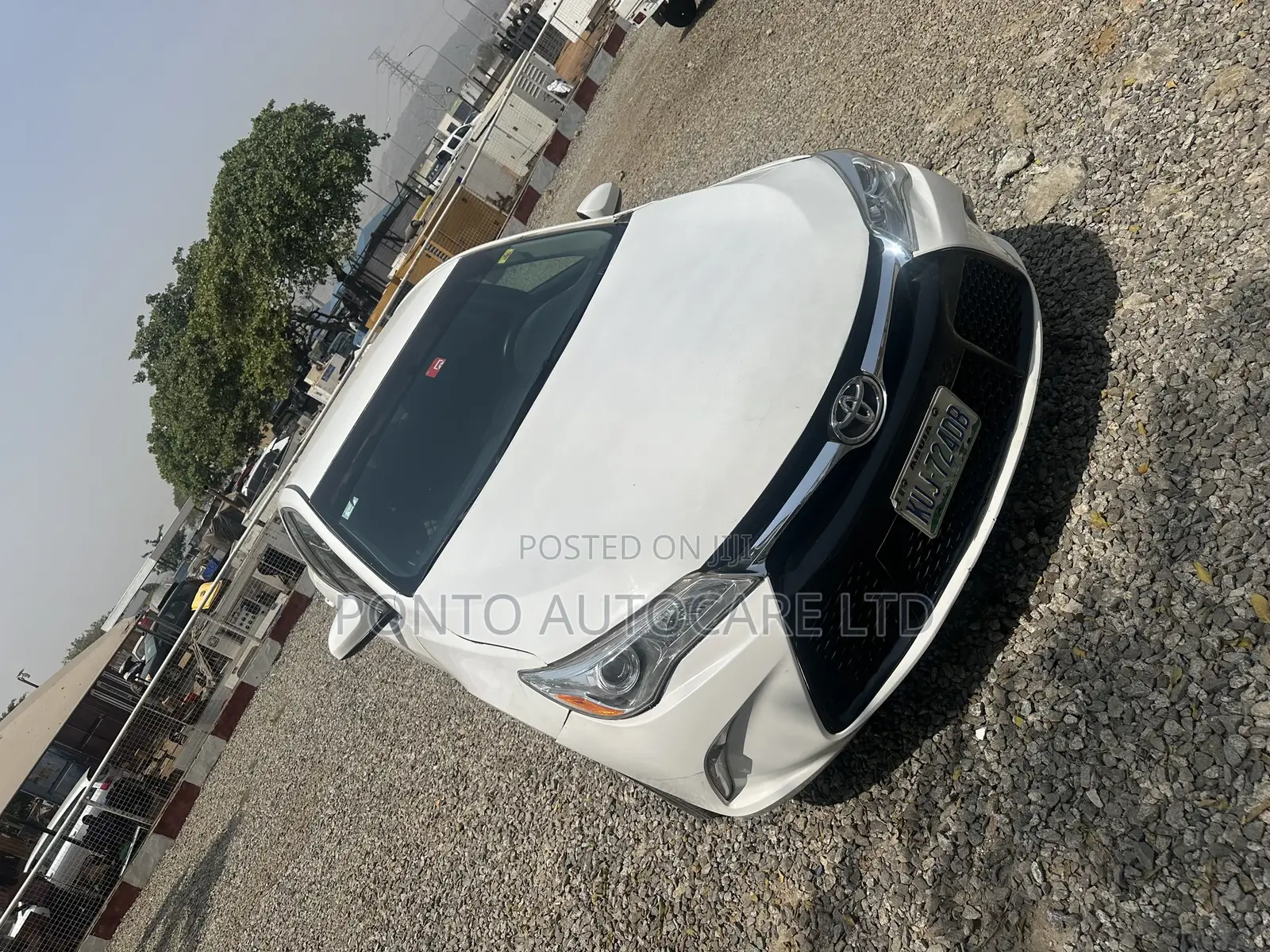 Toyota Camry LE 4dr Sedan (2.5L 4cyl 6A) 2015 White