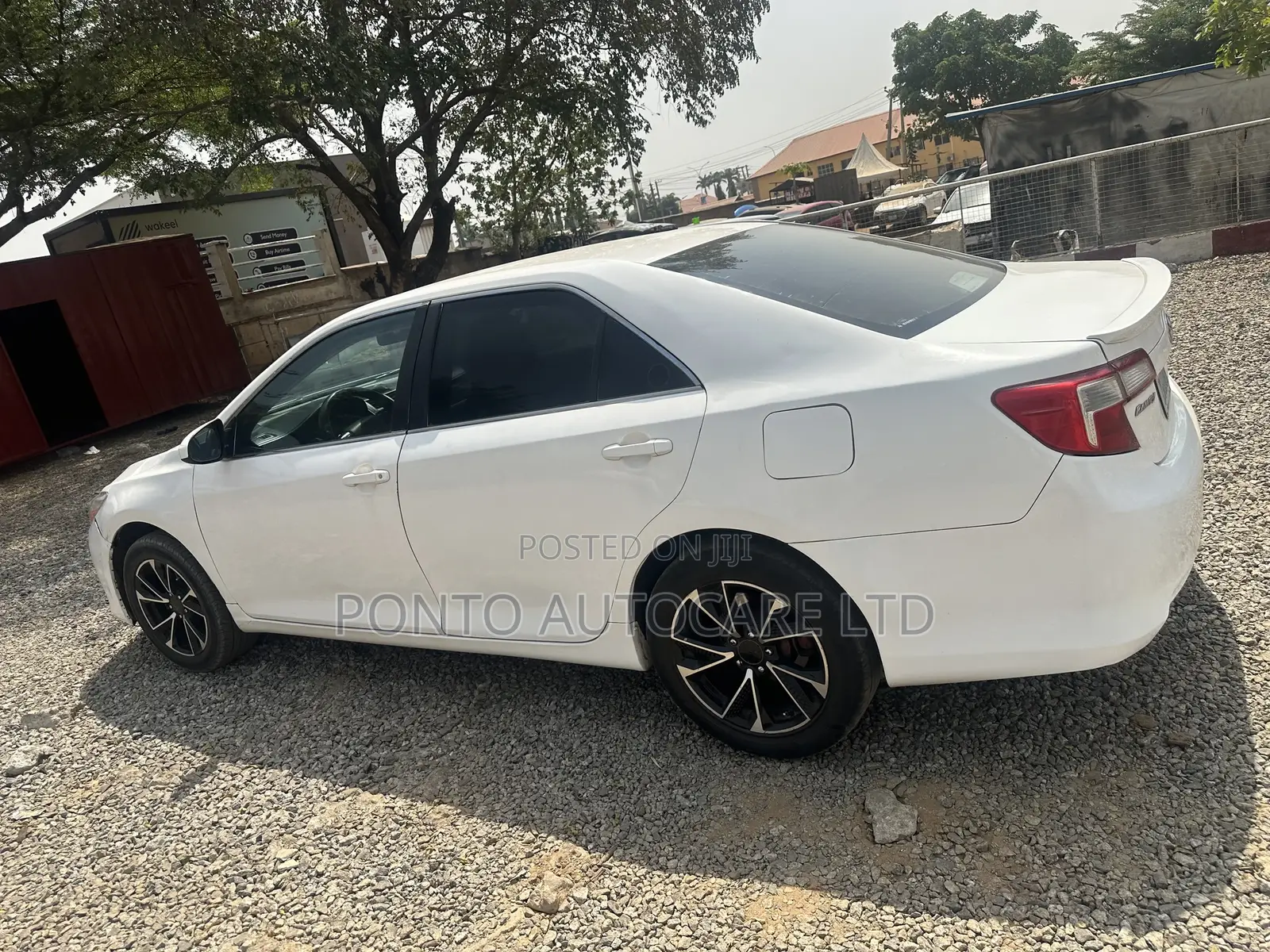 Toyota Camry LE 4dr Sedan (2.5L 4cyl 6A) 2015 White