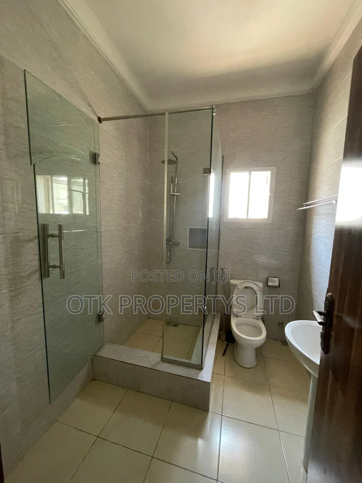 4bdrm Duplex in Rosewood Garden for rent