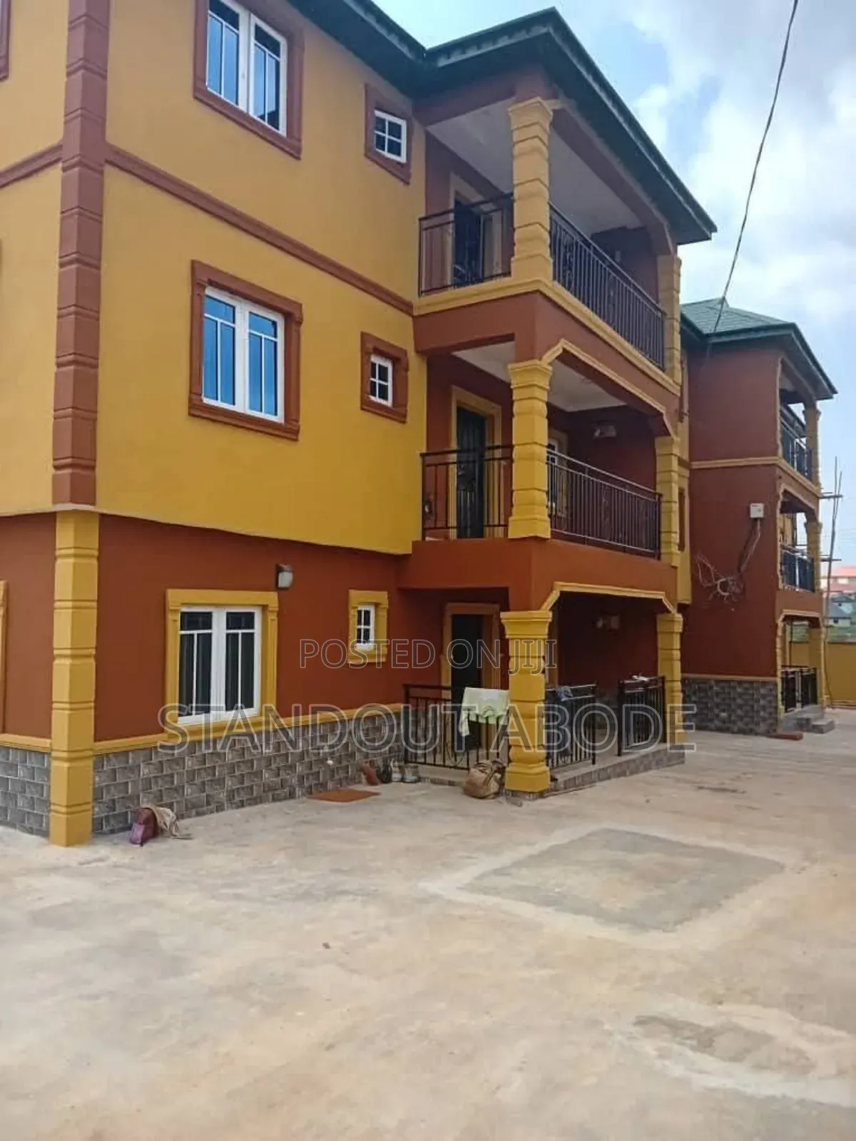 3bdrm Block of Flats in Ayodeji Otegbola, Ifo for sale