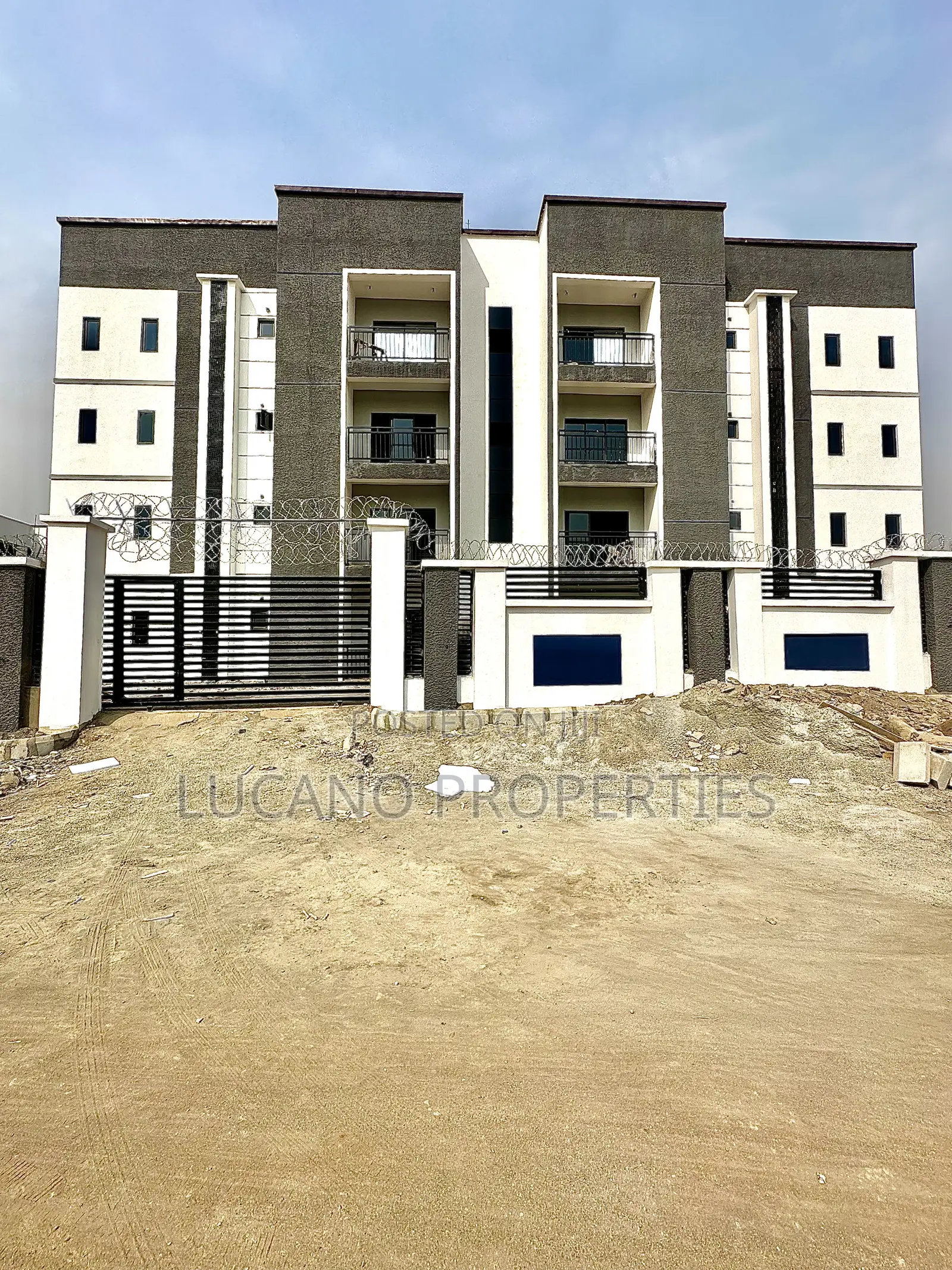 3bdrm Block of Flats in Jabi By Dakibiyu for sale