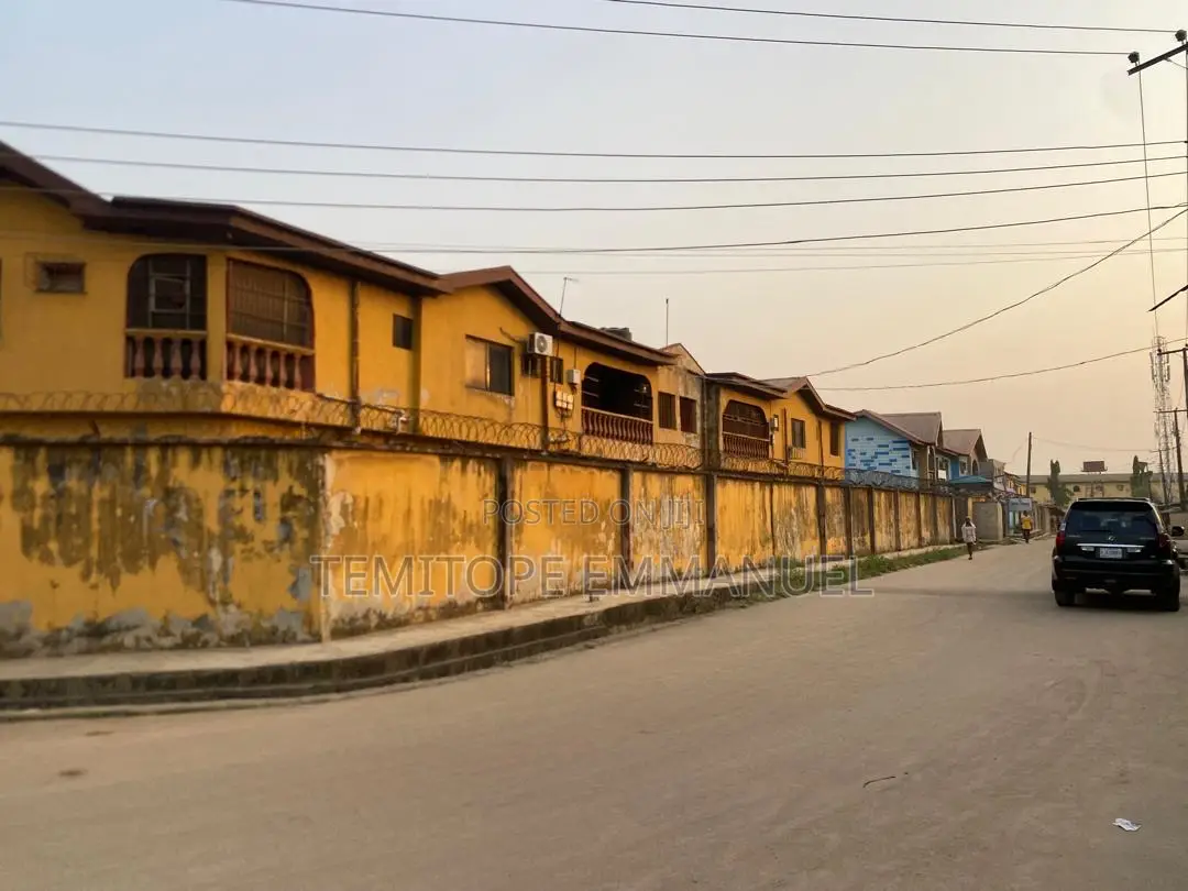 Furnished 18bdrm House in Akowonjo Alimosho for sale