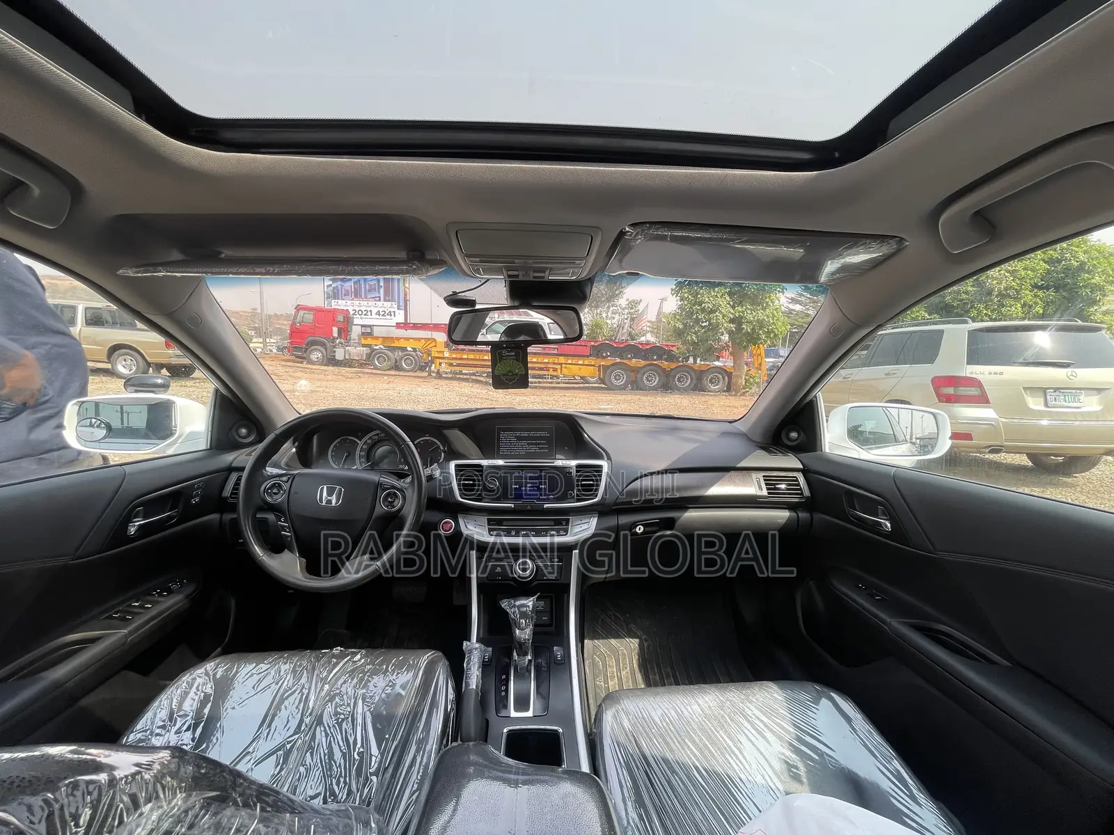 Honda Accord Touring V-6 4dr Sedan (3.5L 6cyl 6A) 2014 White