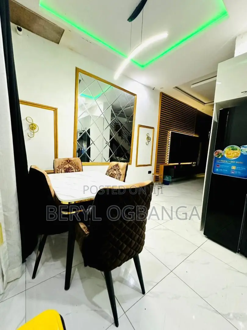 2bdrm Apartment in Lekki Phase 2 for sale
