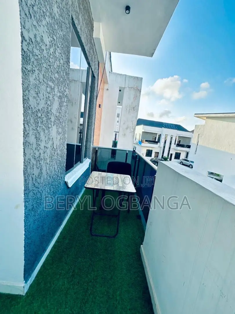 2bdrm Apartment in Lekki Phase 2 for sale
