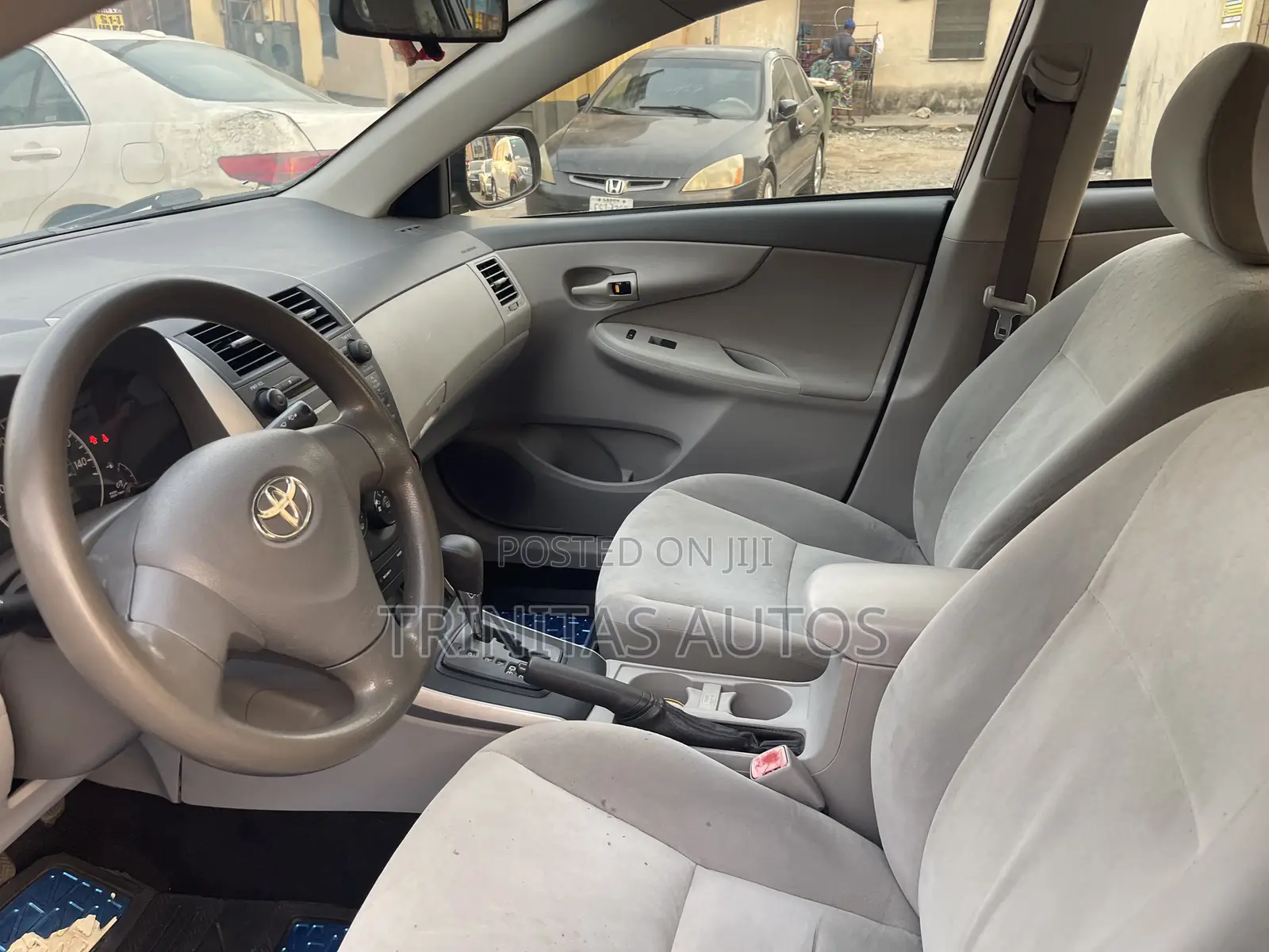 Toyota Corolla LE 4dr Sedan (1.8L 4 cyl 4A) 2009 Gray