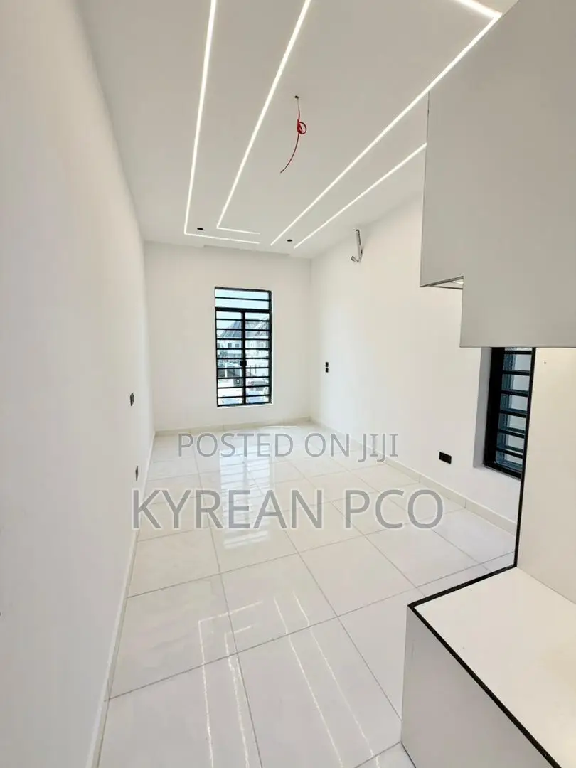 5bdrm Duplex in Chevron for sale