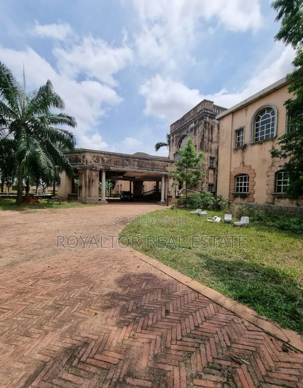 8bdrm Duplex in Royaltor Real Estate, Benin City for sale