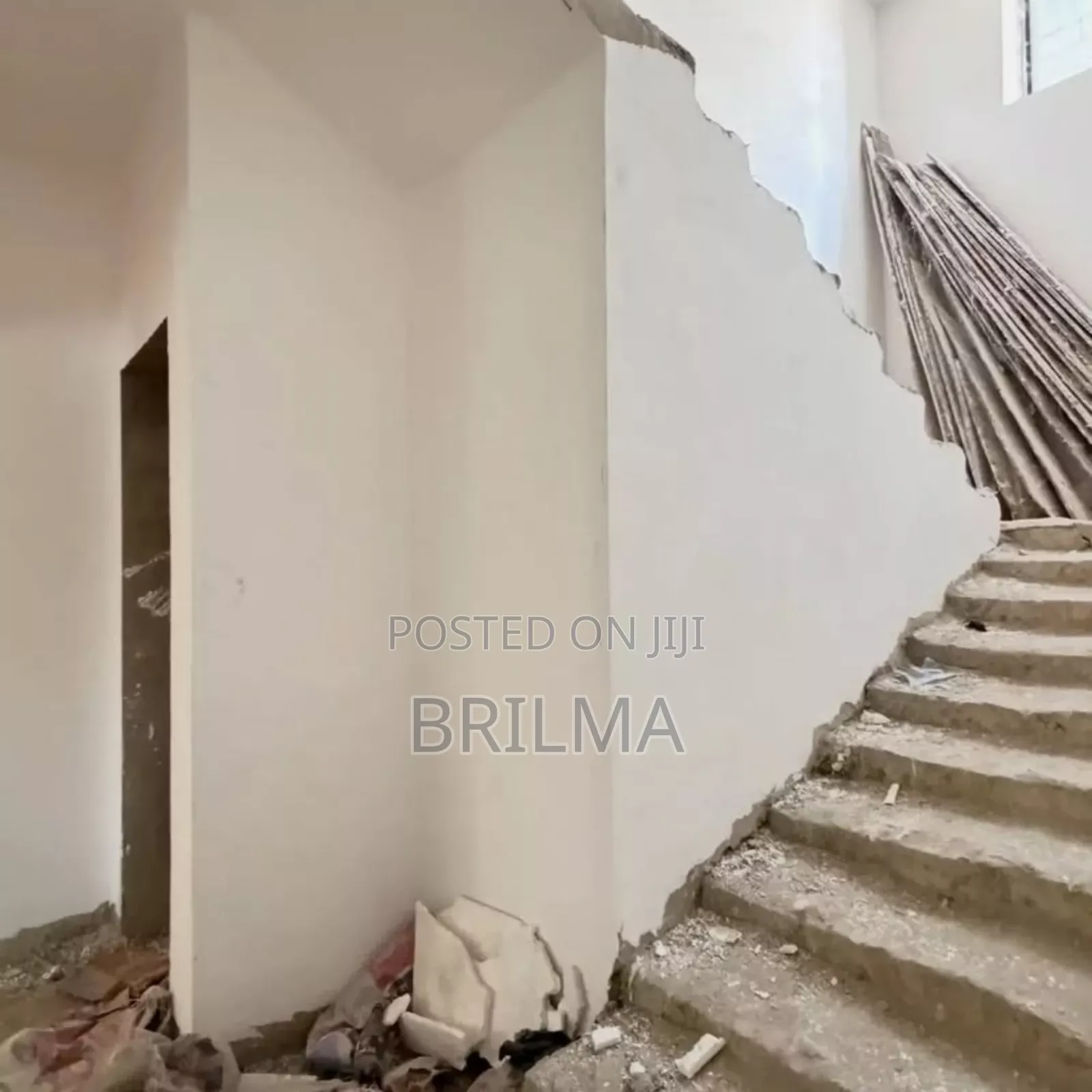 5bedrooms Fully Detached Duplex Located in Lifecamp