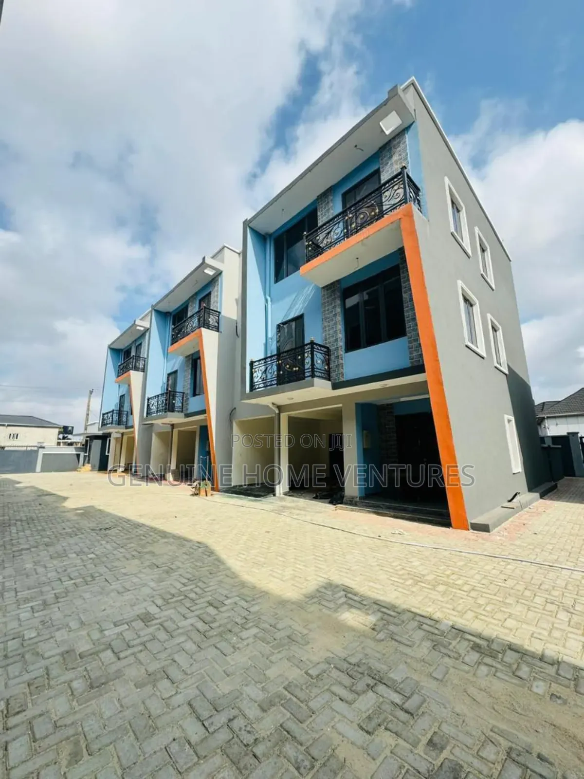 4bdrm Duplex in Yaba for sale