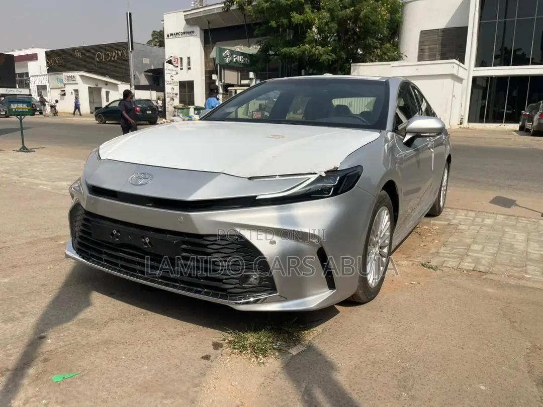 New Toyota Camry LE 2025 Silver