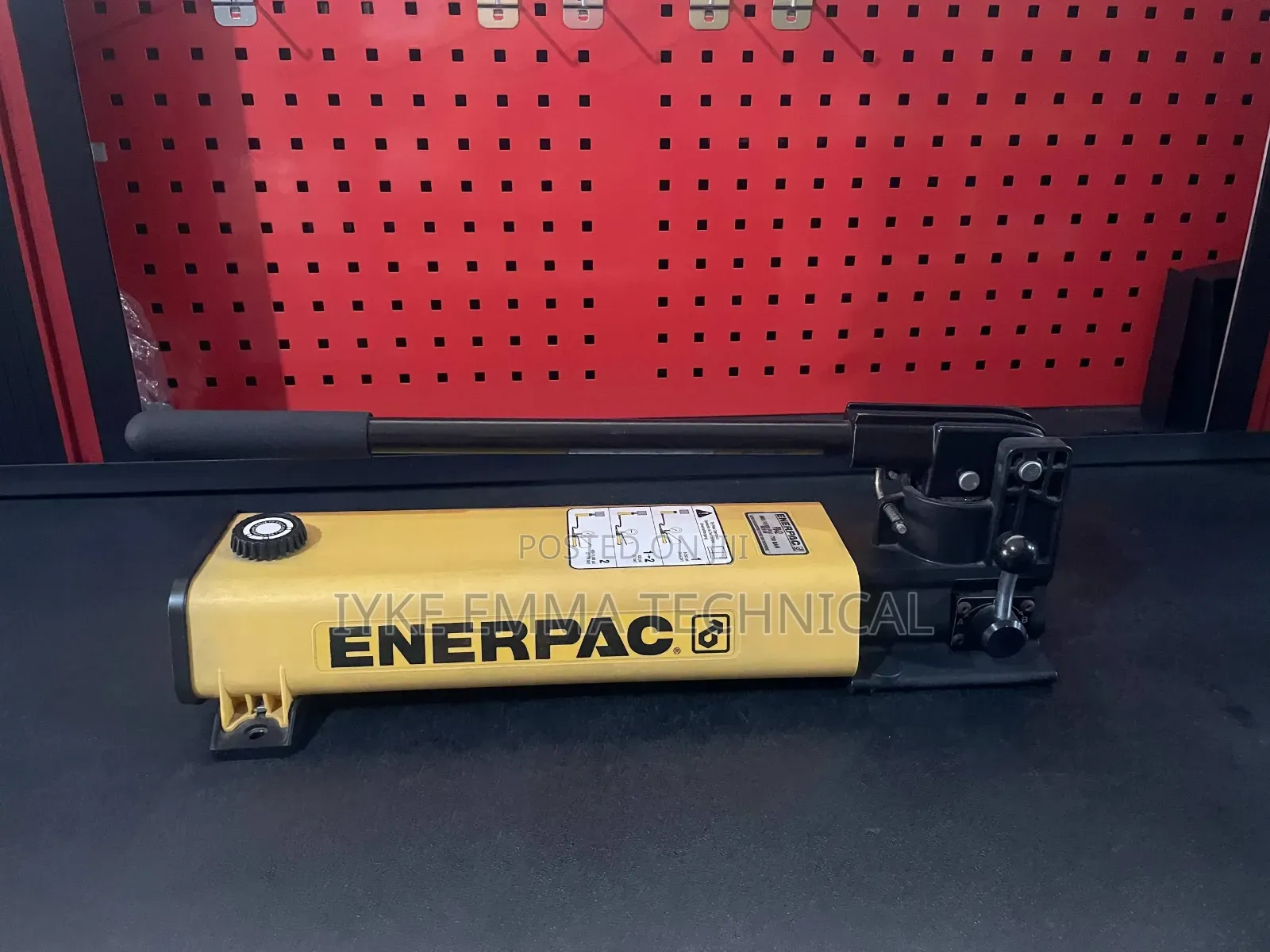Enerpac P842 700bar/10000psi Hydraulic Hand Pump