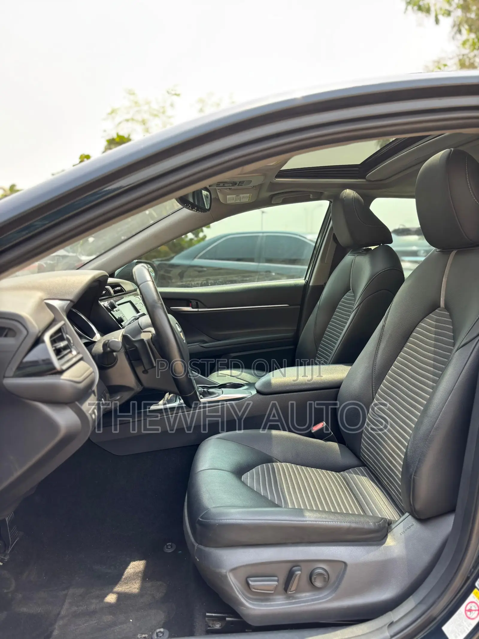Toyota Camry SE FWD (2.5L 4cyl 8AM) 2018 Blue