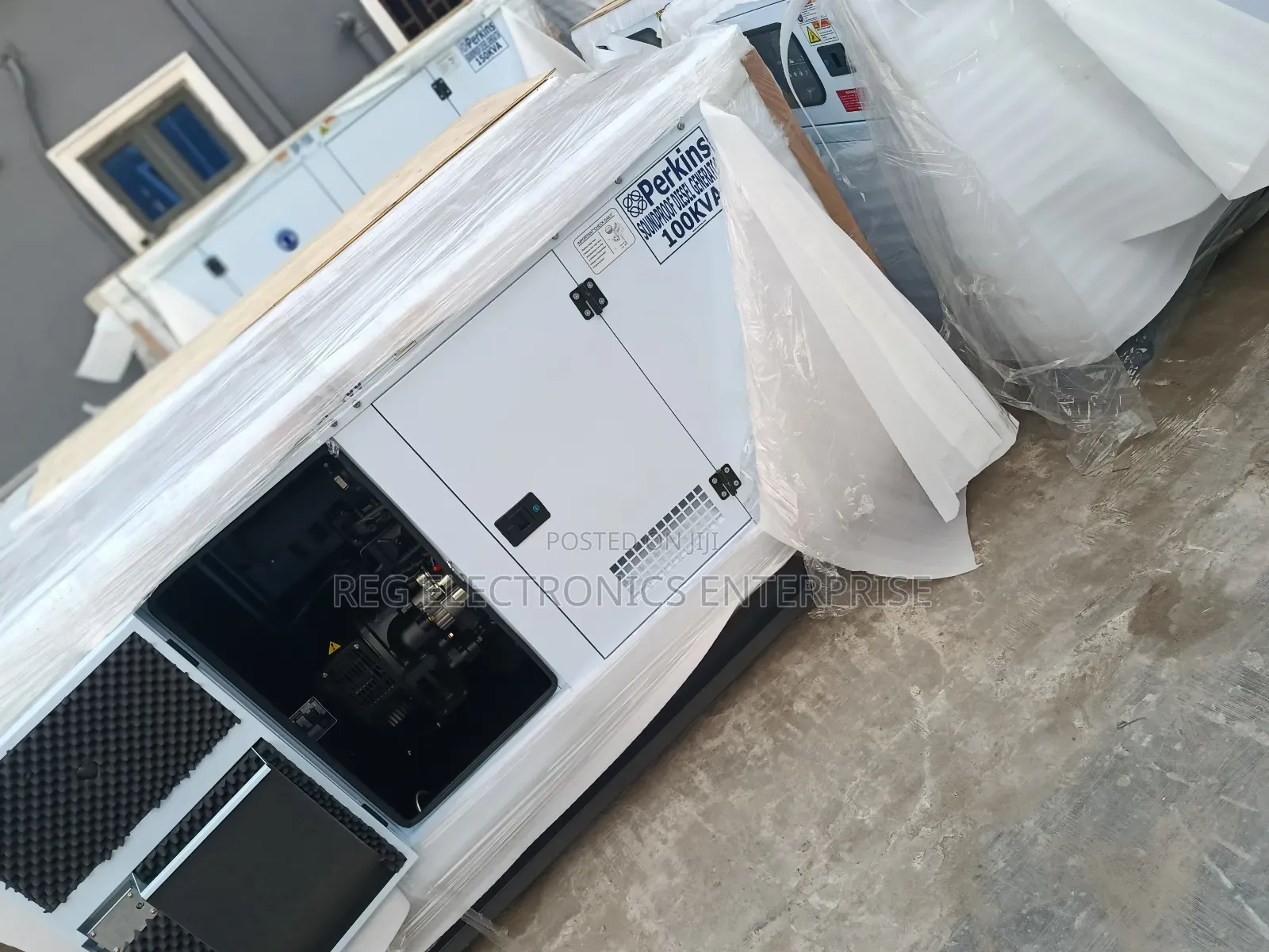 √ 100kva Perkins Soundproof Generator England 