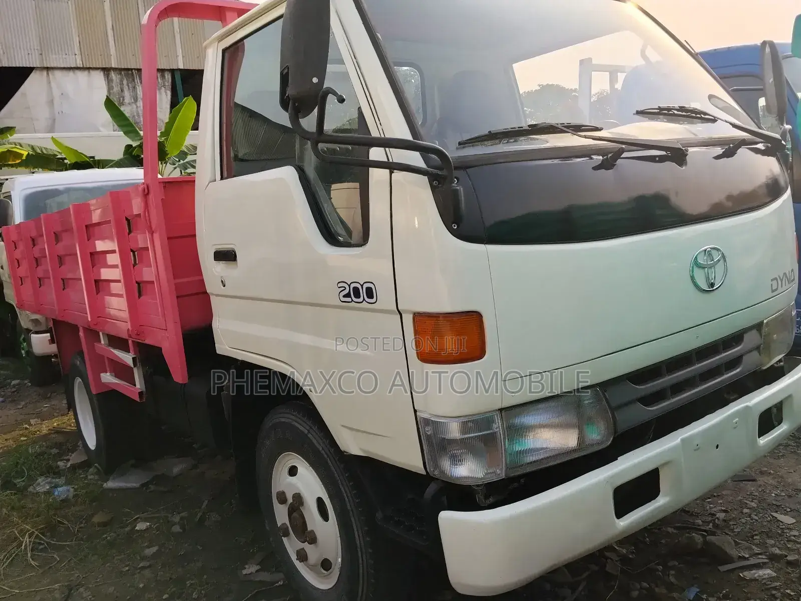 Toyota Dyna200 4tones