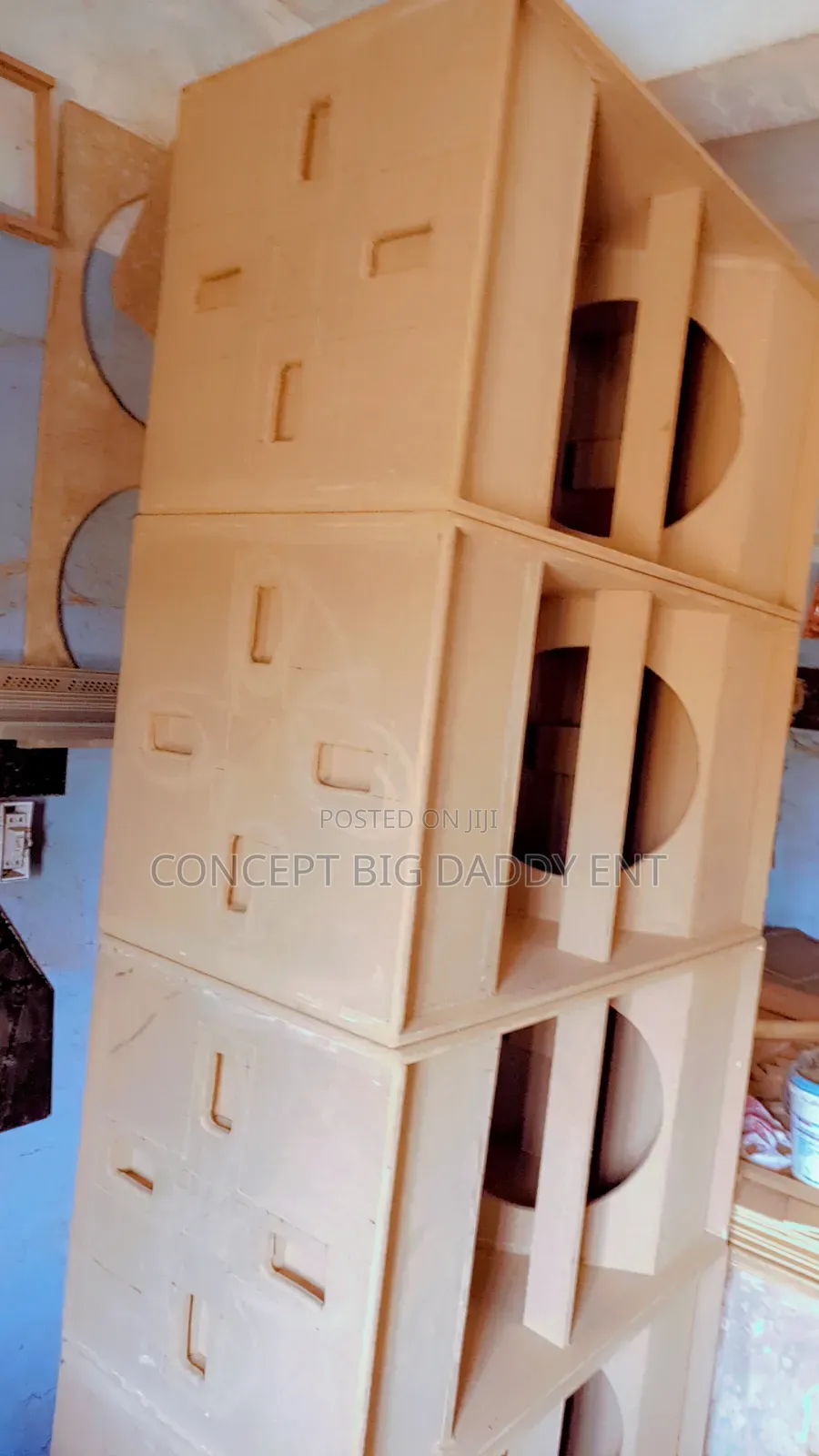 Empty Speaker Box