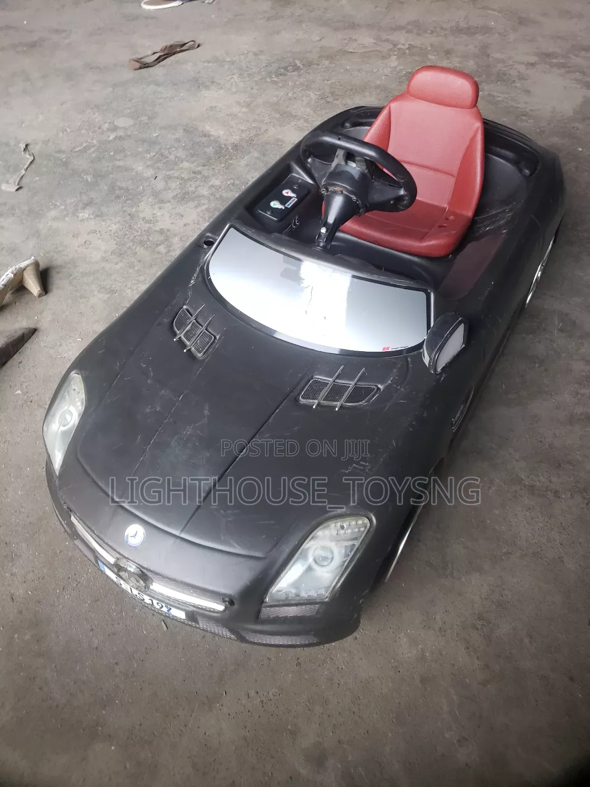 Mercedes-Benz SLS Amg–Style Ride-on (Replica)