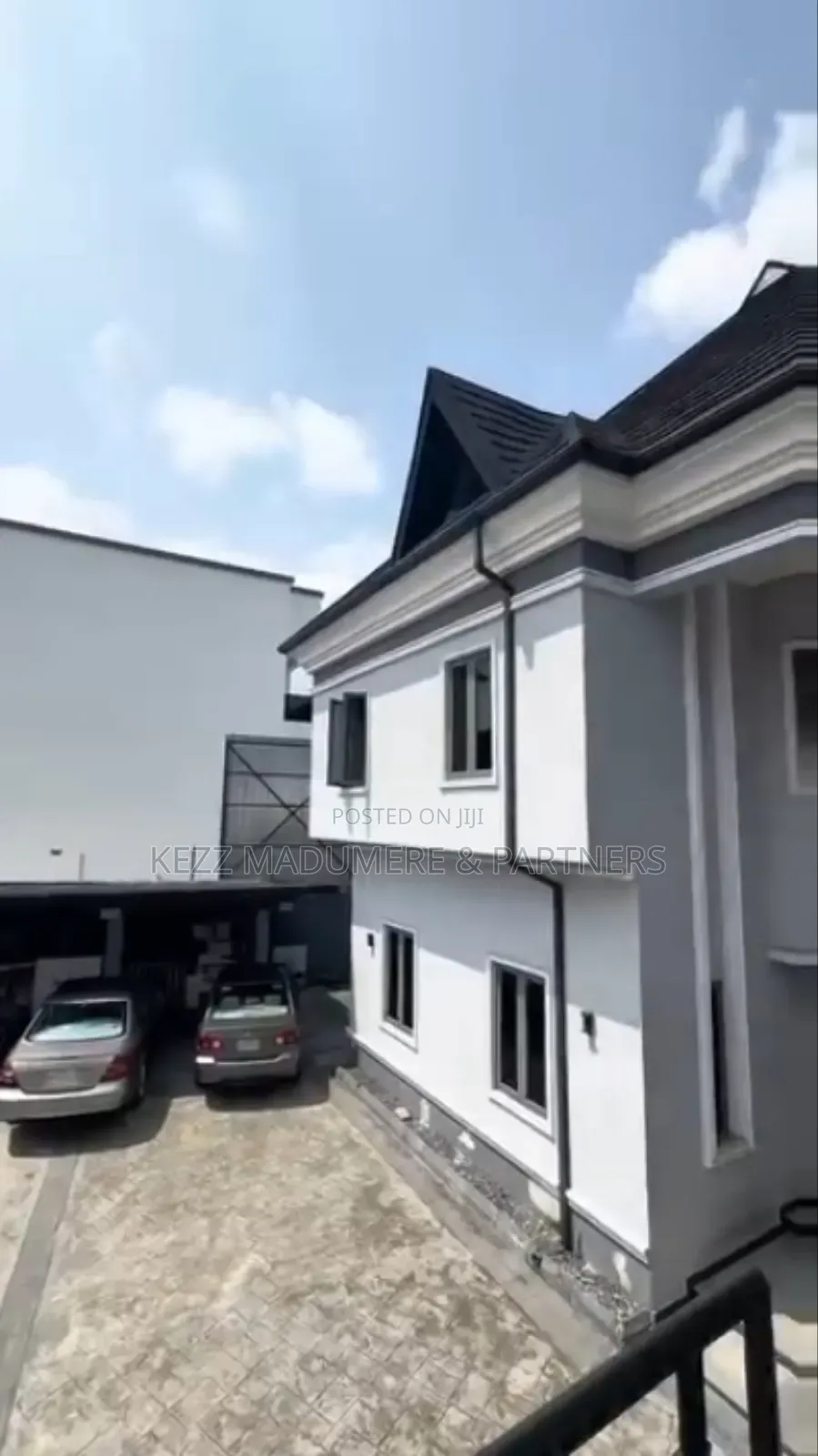 5bdrm Duplex in Stadium Road , Port for sale