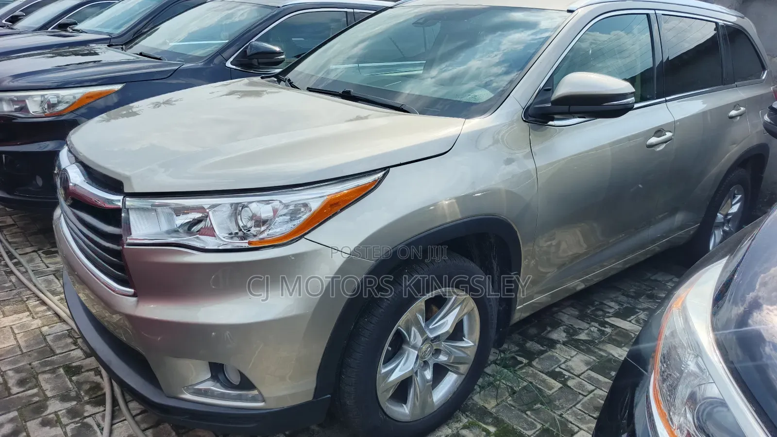 Toyota Highlander Limited Platinum 4dr SUV (3.5L 6cyl 6A) 2015 Gold