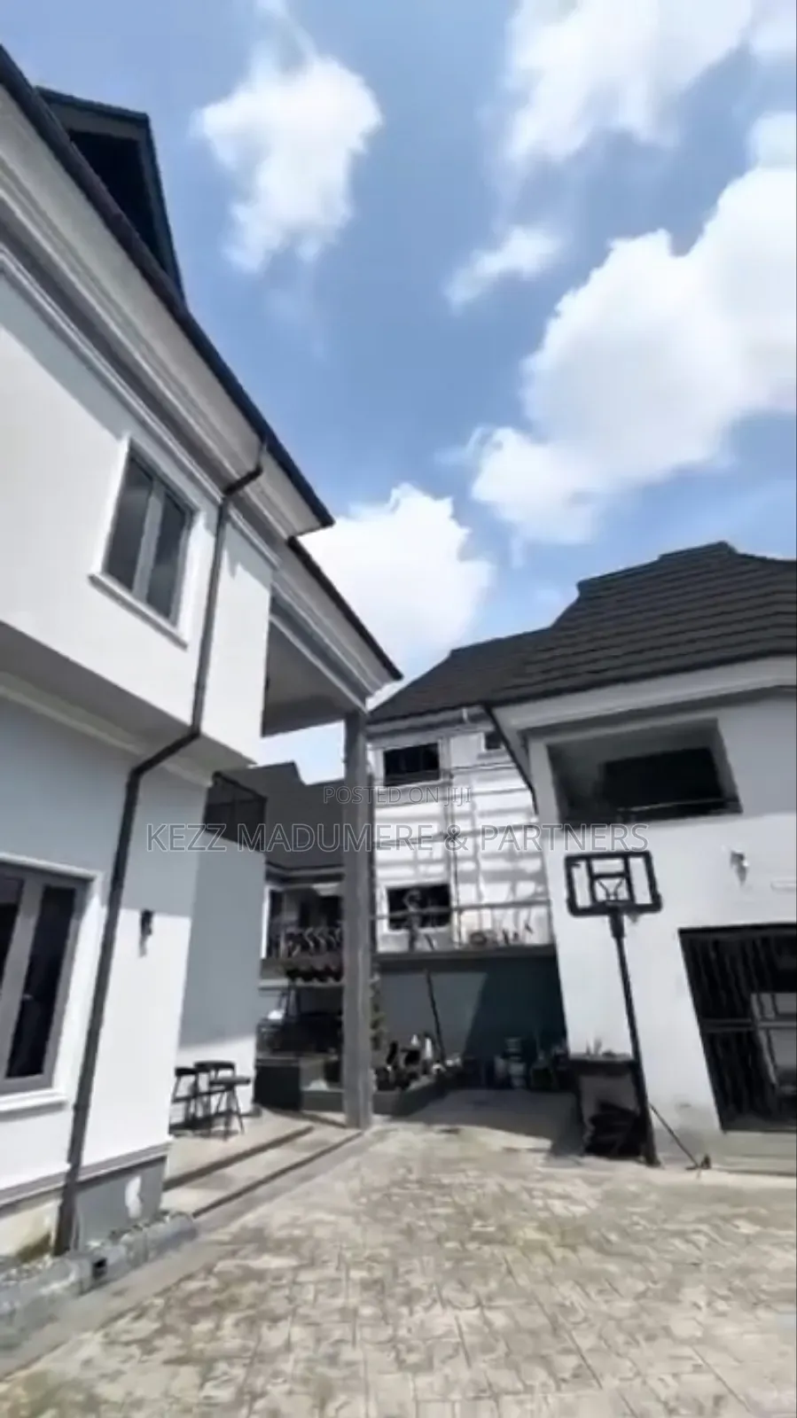 5bdrm Duplex in Stadium Road , Port for sale