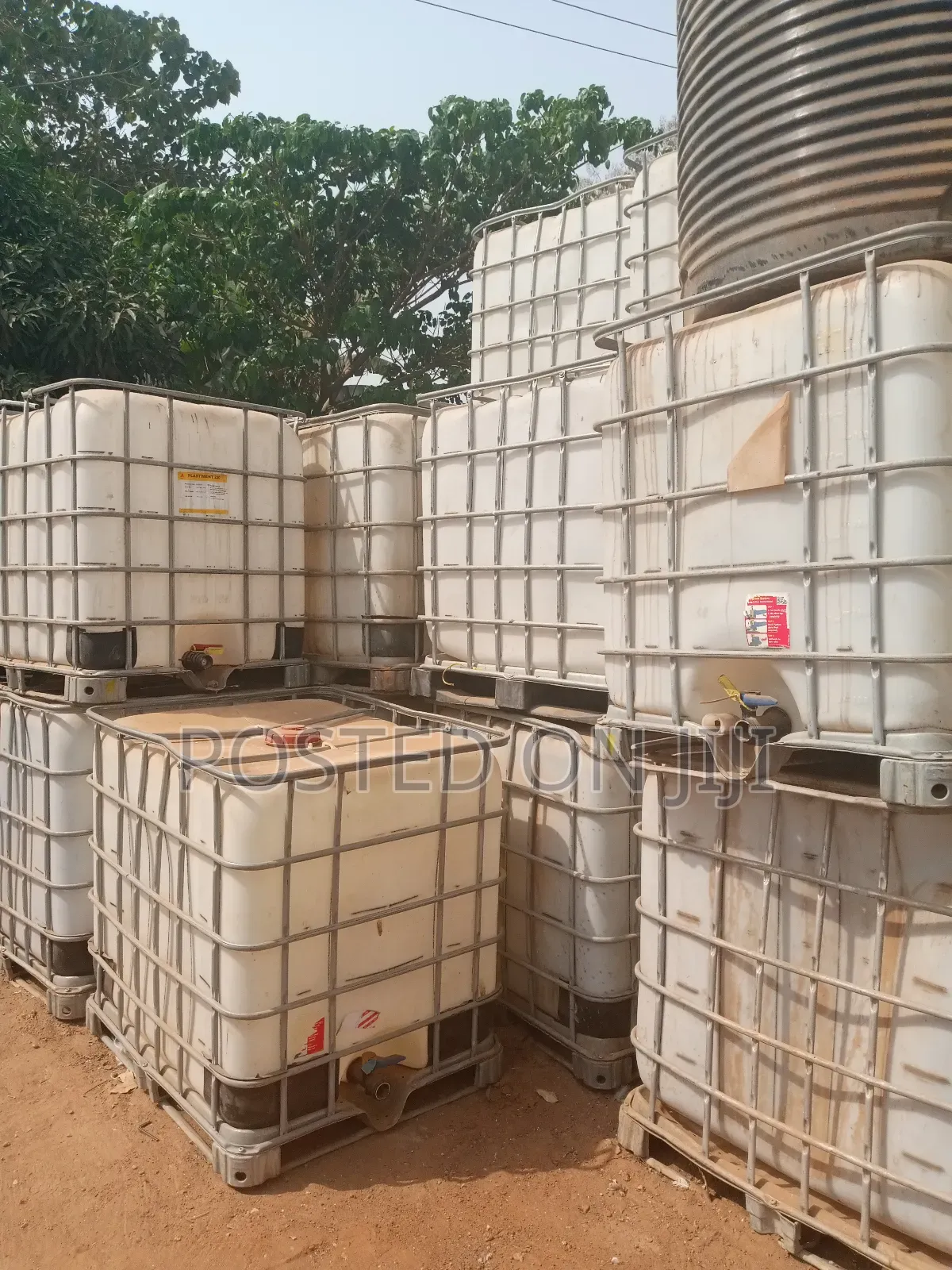 White Tank or Ibtc Berger Tank 1,000 Liters