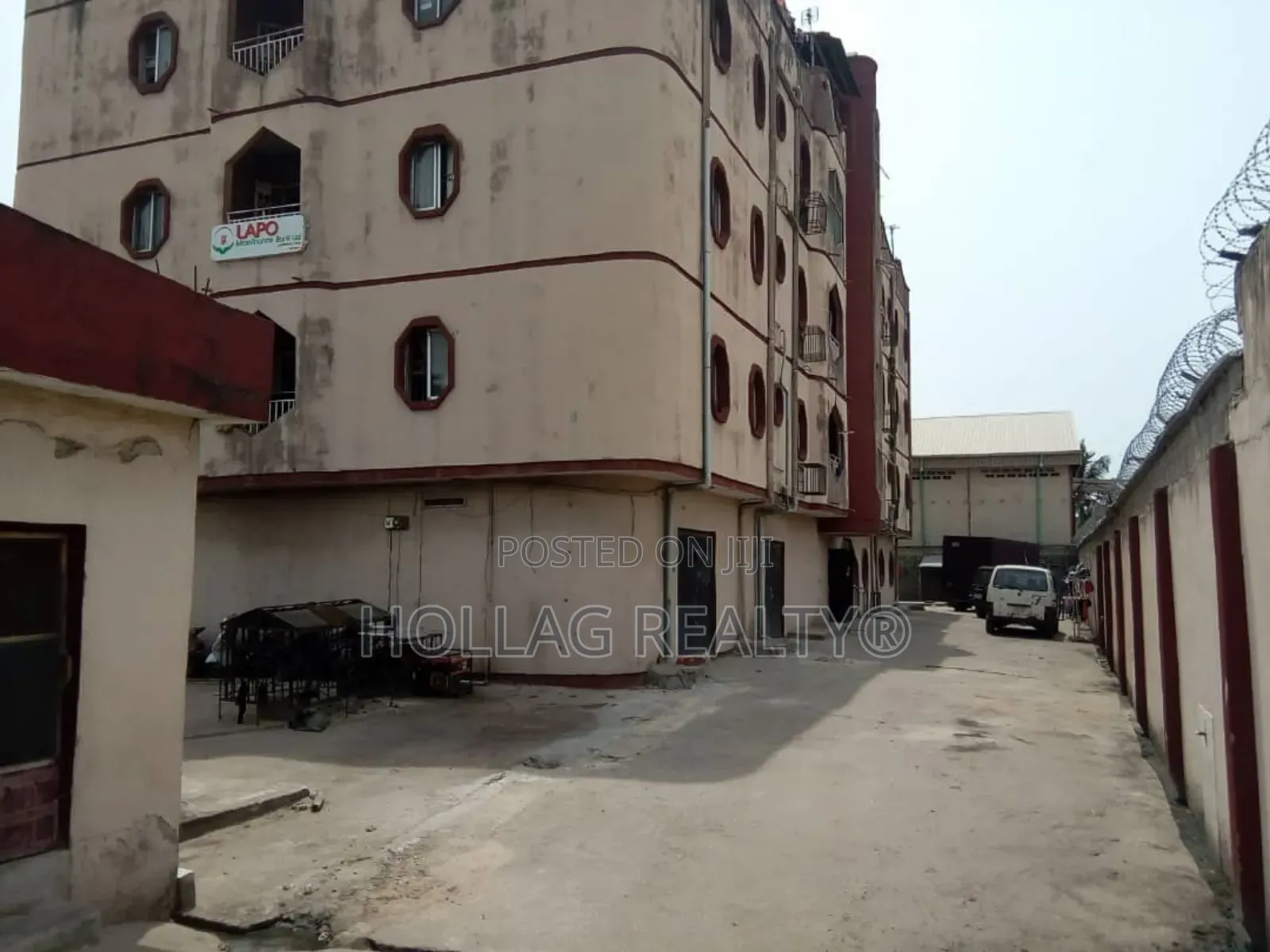 4bdrm Block of Flats in Alaba for sale
