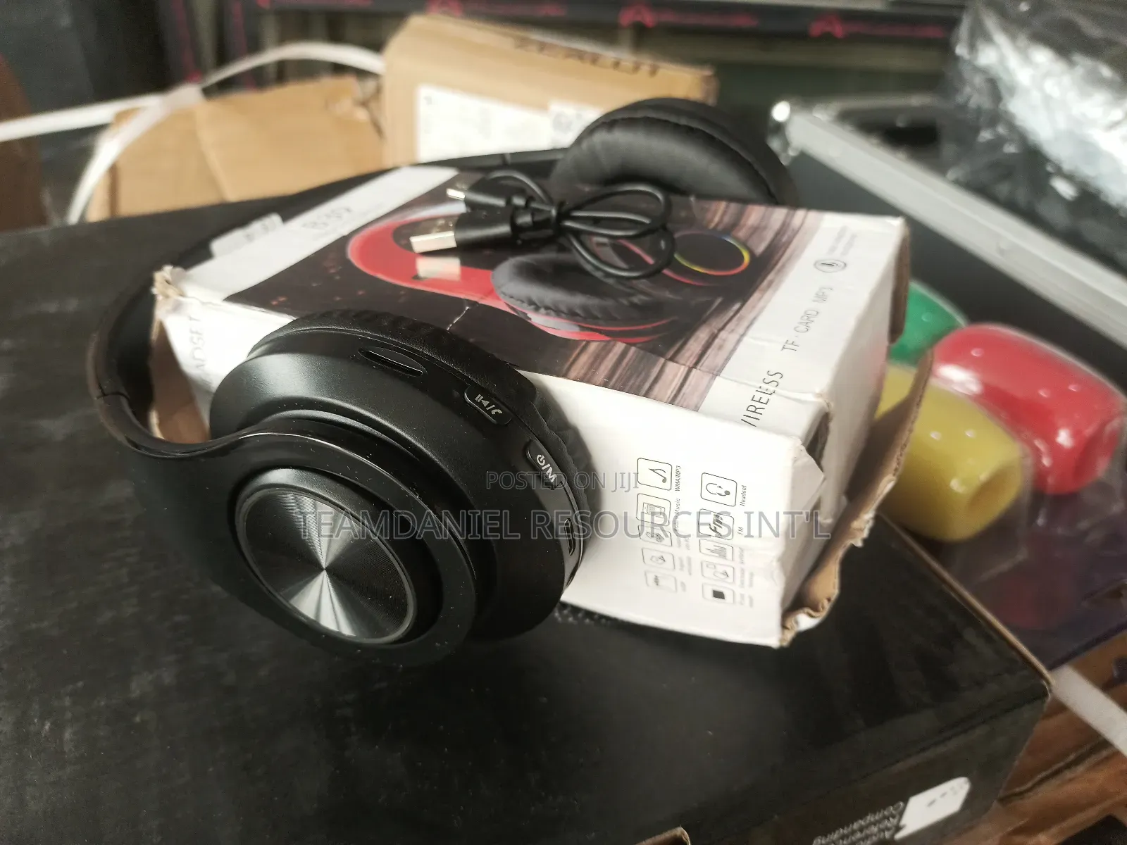 B39 Wireless Headset
