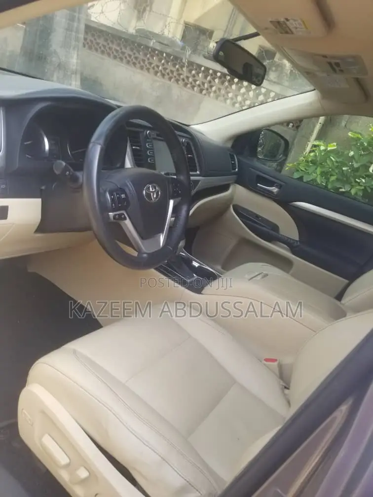Toyota Highlander 2018 Silver