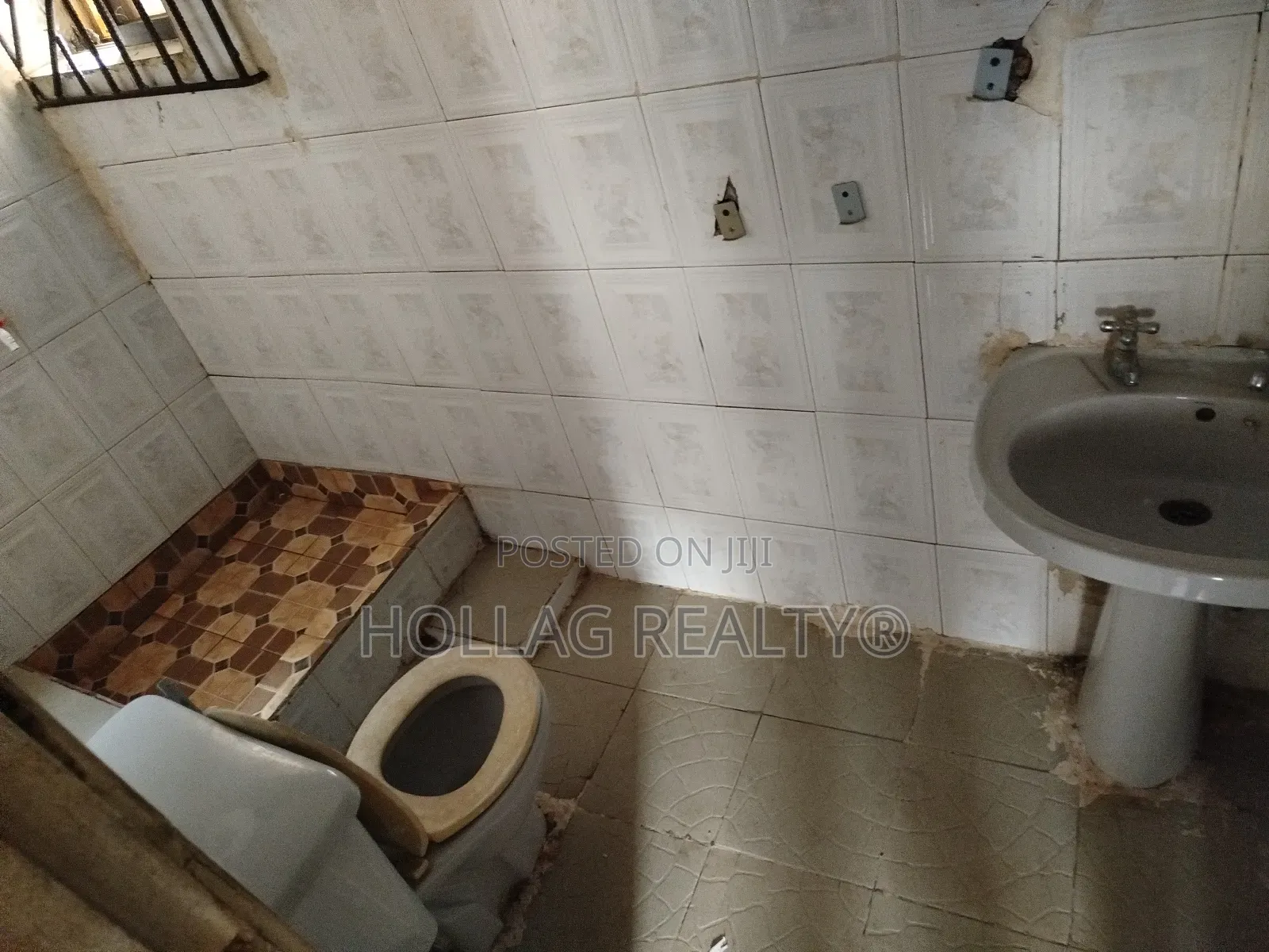 4bdrm Block of Flats in Alaba for sale