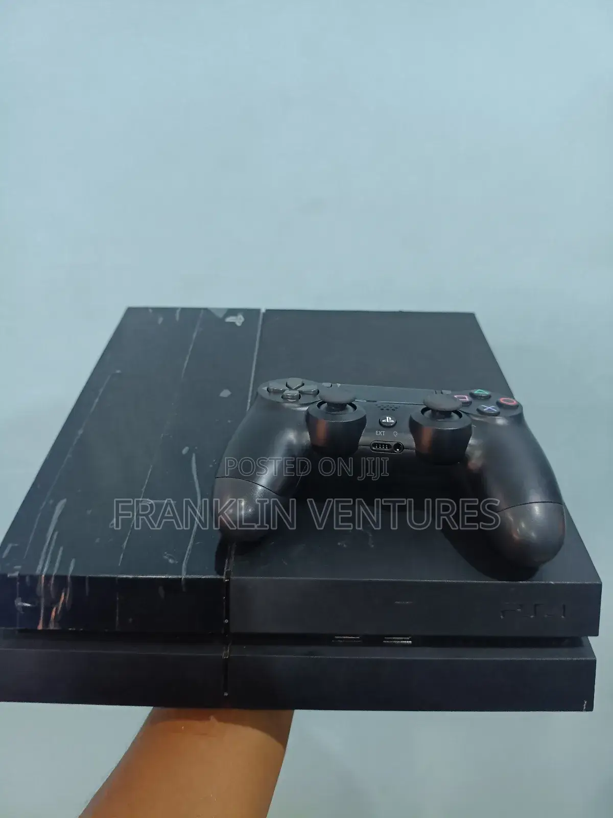 Ps4 With 1 Pad and Fc27 Pes27 Plus 6 More Games