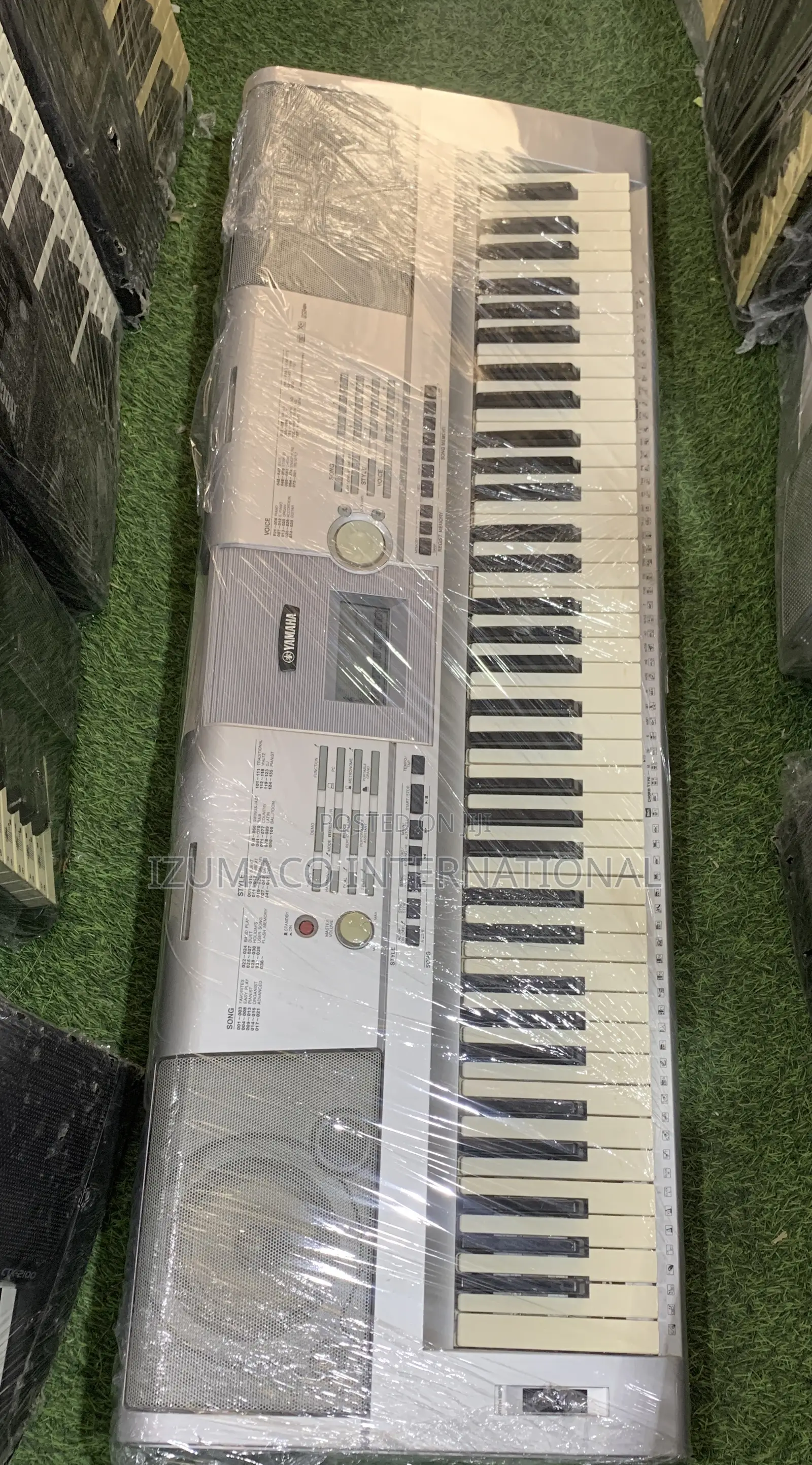 Yamaha Portable Grand DGX-205professional Keyboard Very Clean