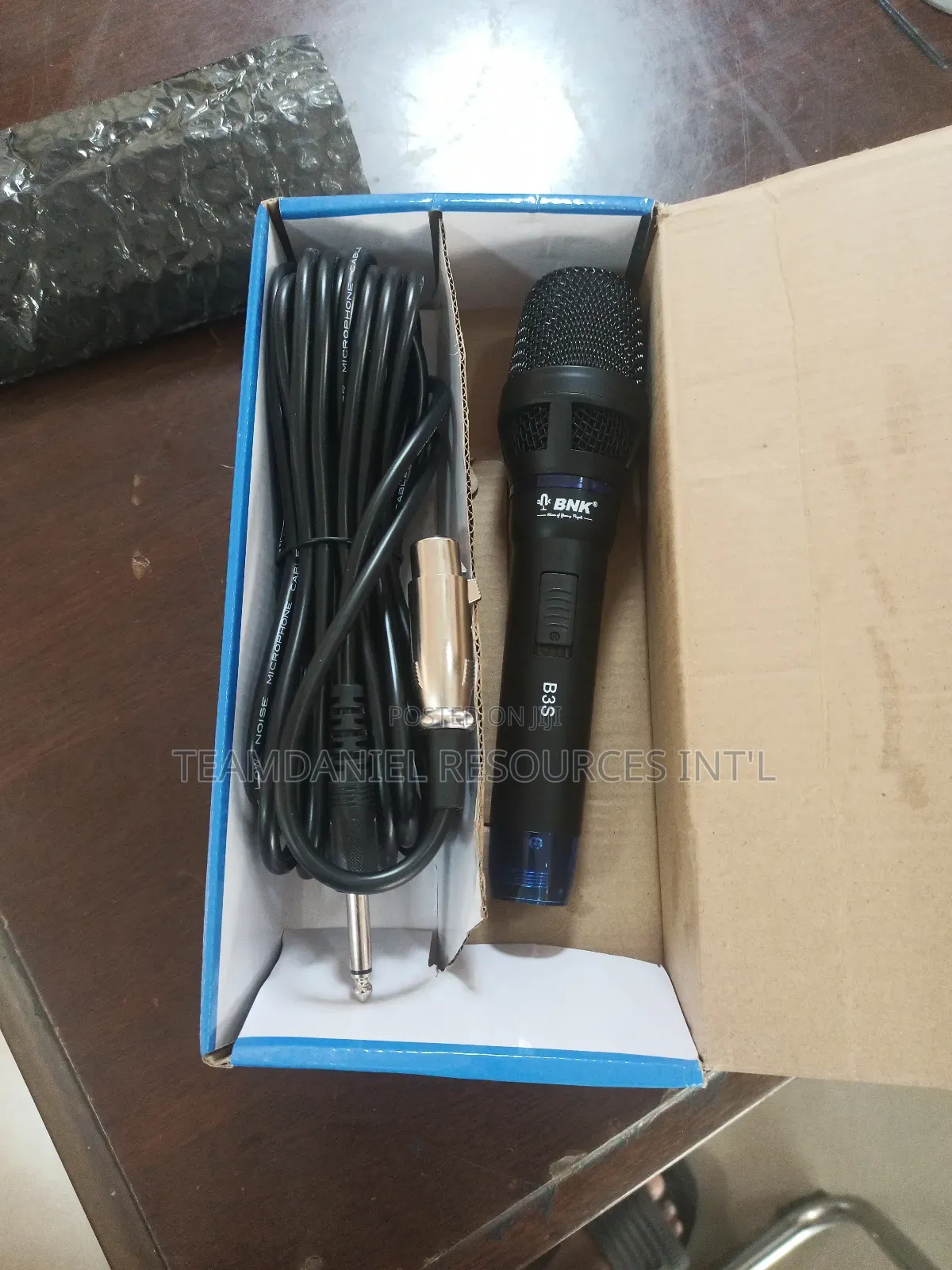 BNK Oval Microphone