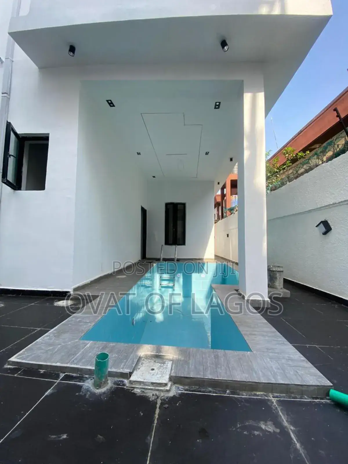 5bdrm Duplex in Ikota for sale