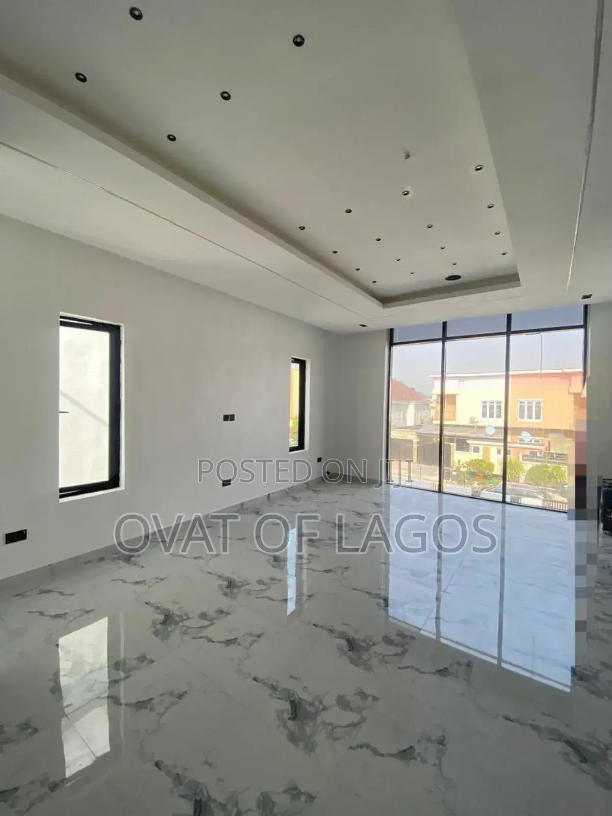 5bdrm Duplex in Ikota for sale