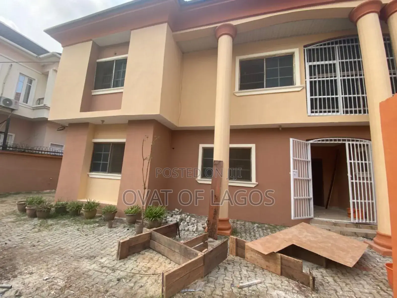 4bdrm Duplex in Ikota Villa for rent